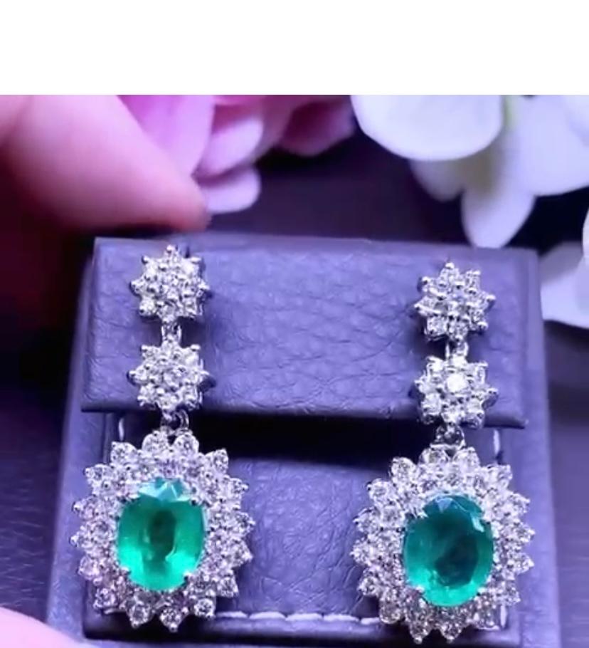 Amazing 8.53 Carats of Emeralds and Diamonds on Earrings In New Condition For Sale In Massafra, IT