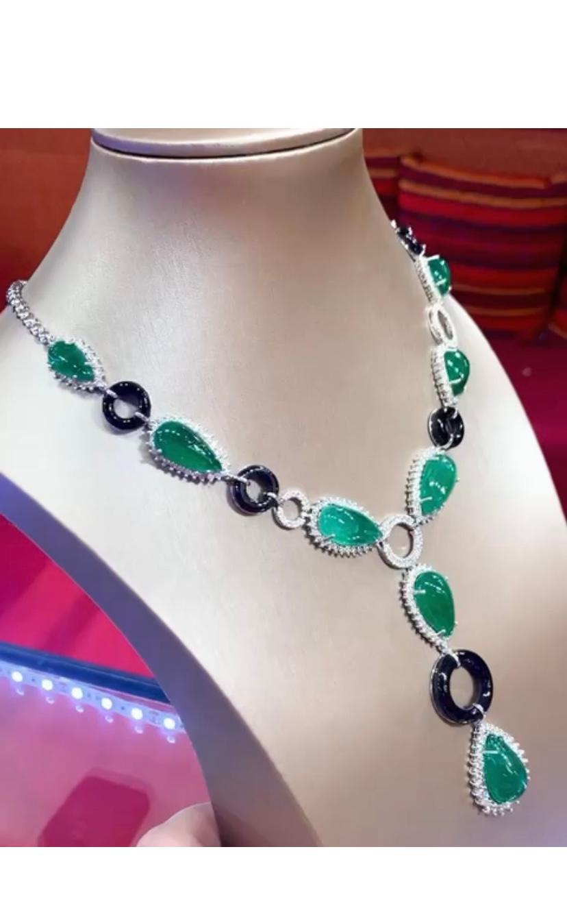 Women's AIG Certified 75.50 Carats Zambian Emeralds Diamonds 18K Gold Parure For Sale