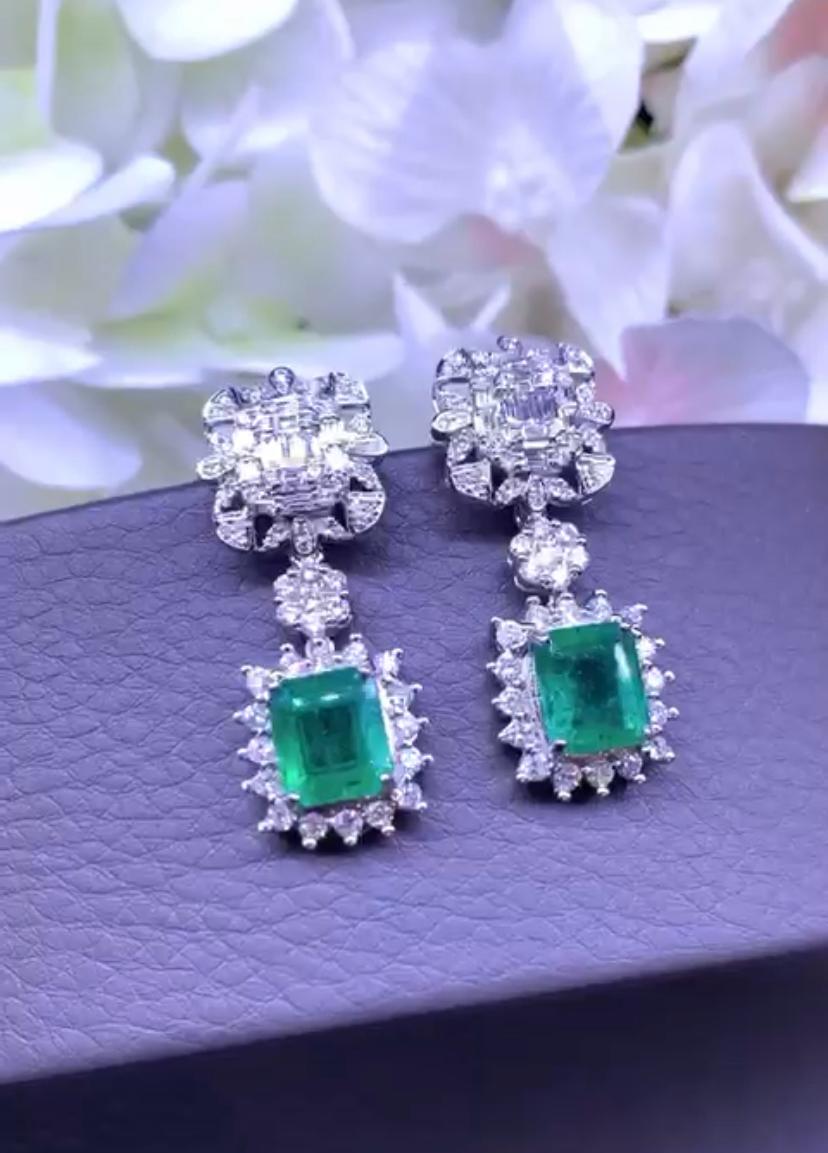 AIG Certified 6.33 Carats Zambian Emeralds  2.28 Ct Diamonds 18K Gold Earrings  In New Condition For Sale In Massafra, IT