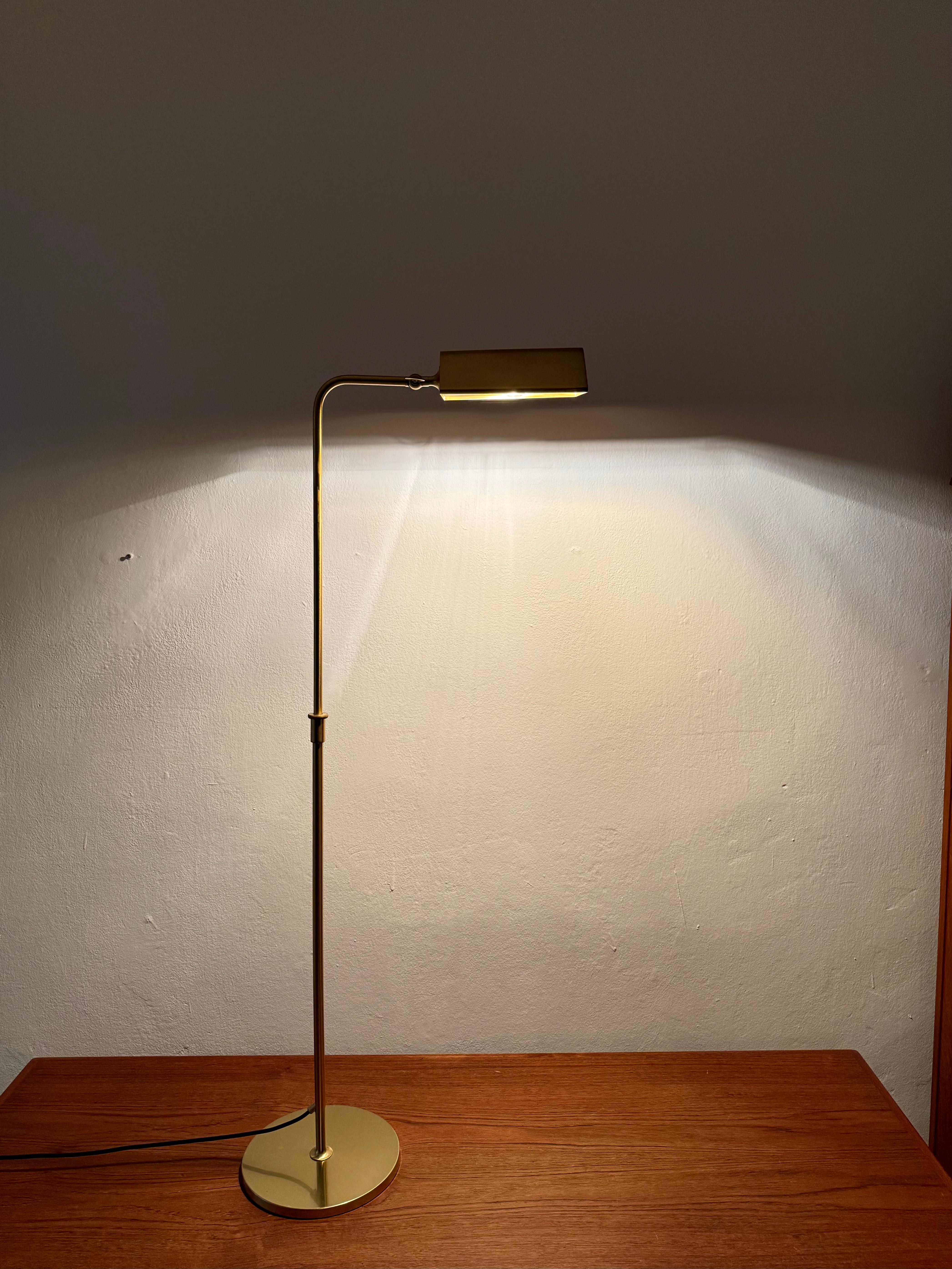 Incredibile lampada da terra ad arco regolabile di Florian Schulz in vendita 1