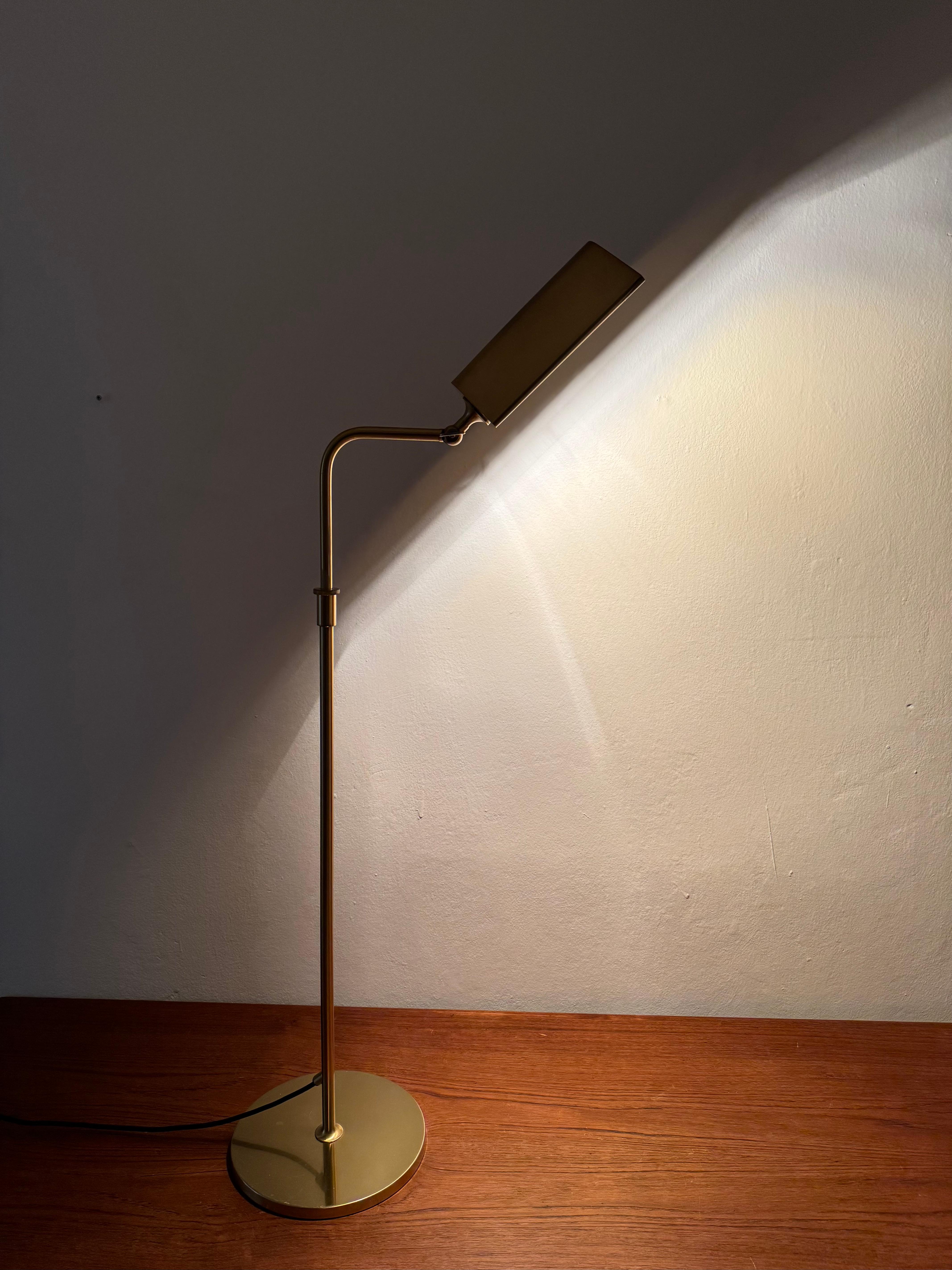 Incredibile lampada da terra ad arco regolabile di Florian Schulz in vendita 2