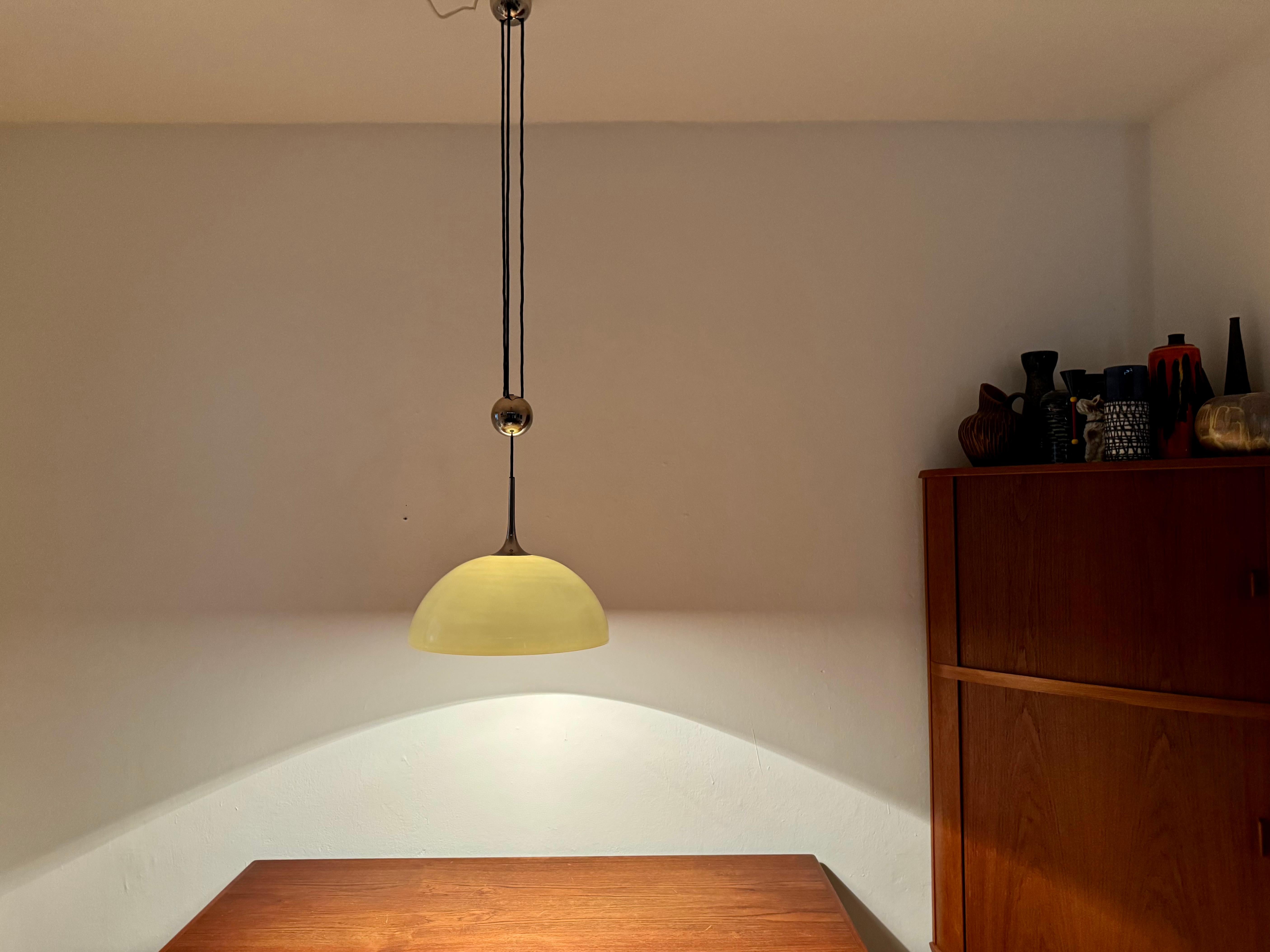 Incredibile lampada a sospensione regolabile Posa con paralume in porcellana di Florian Schulz in vendita 4