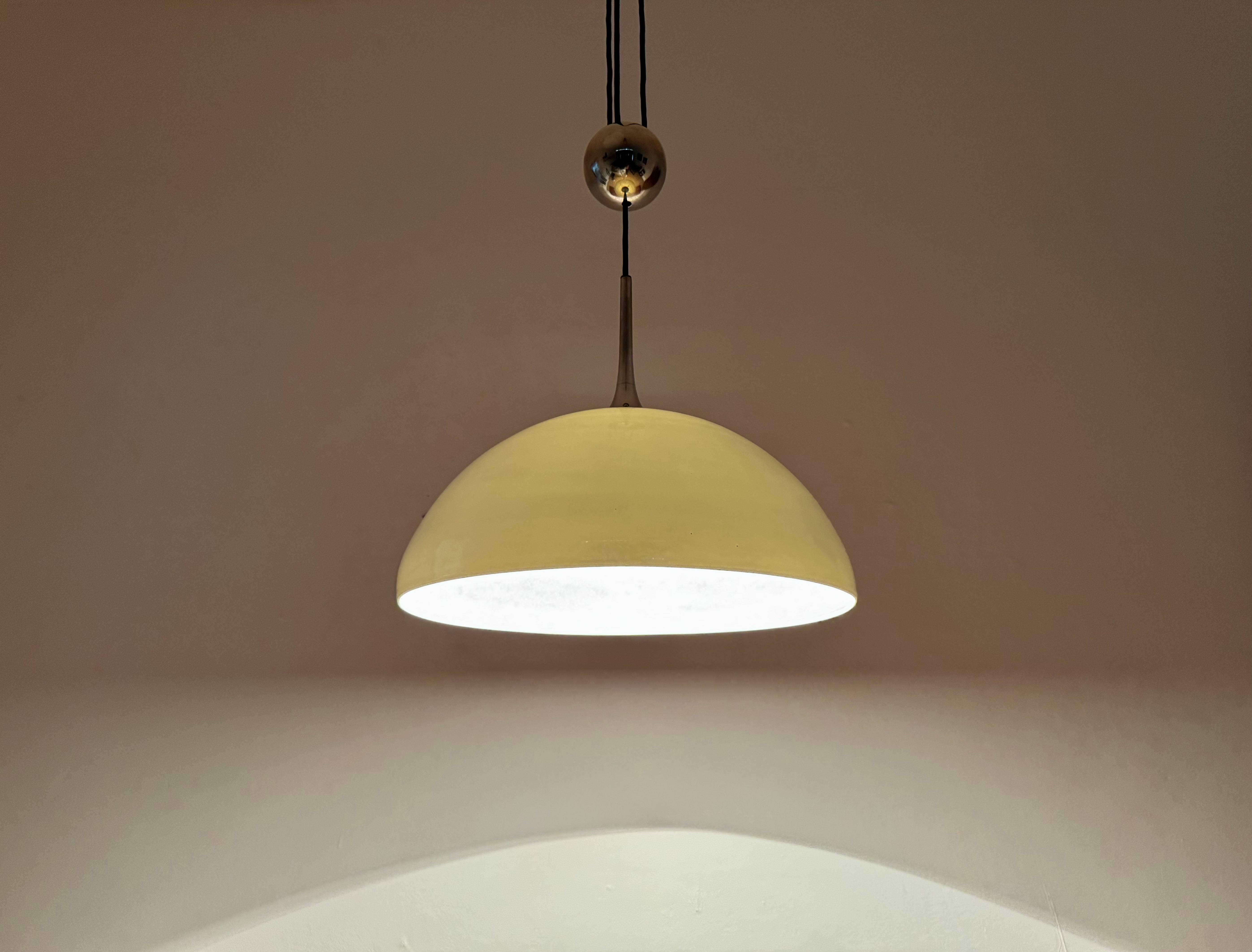 Incredibile lampada a sospensione regolabile Posa con paralume in porcellana di Florian Schulz in vendita 5