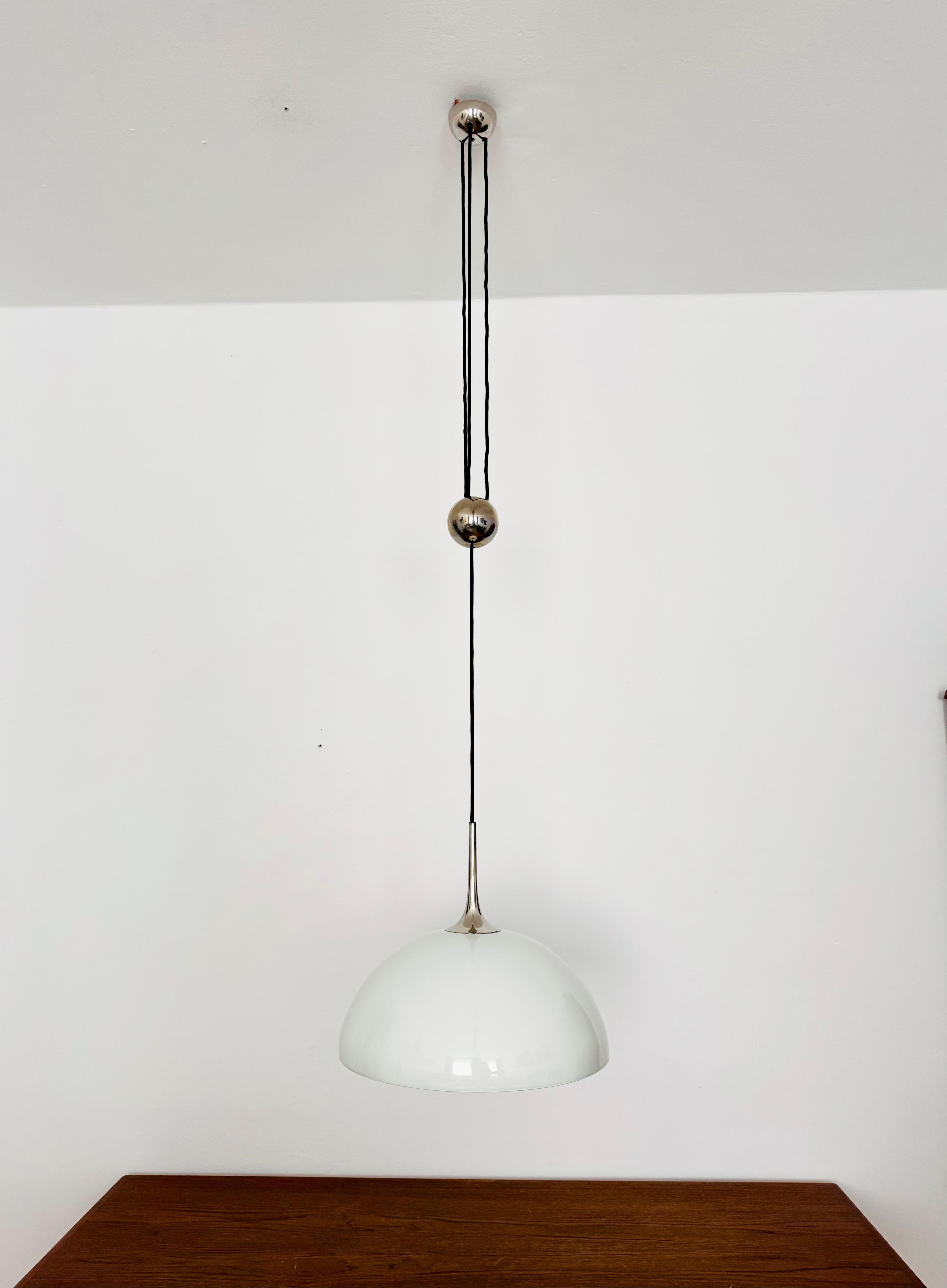 Incredibile lampada a sospensione regolabile Posa con paralume in porcellana di Florian Schulz In condizioni buone in vendita a München, DE