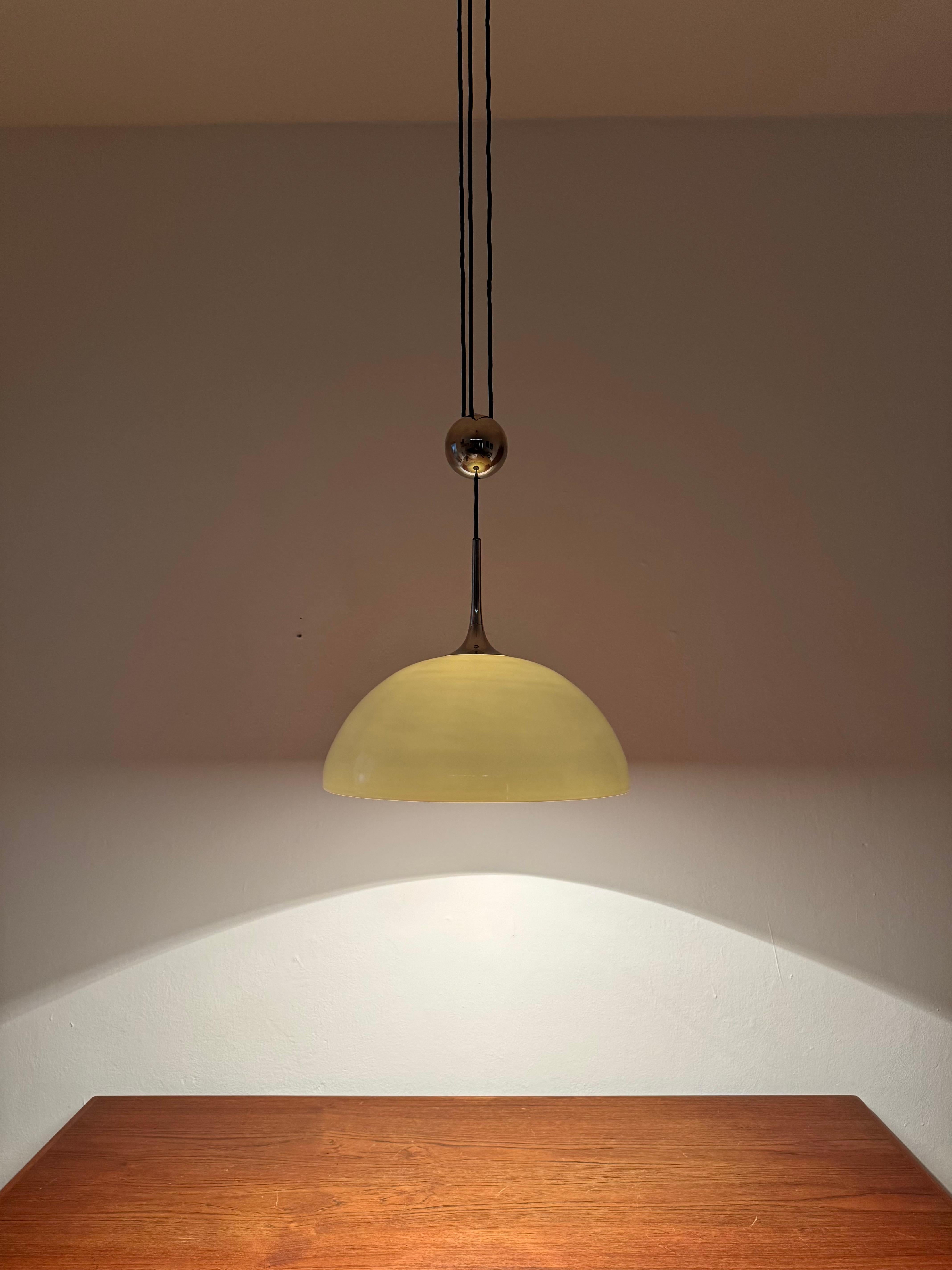 Incredibile lampada a sospensione regolabile Posa con paralume in porcellana di Florian Schulz in vendita 2
