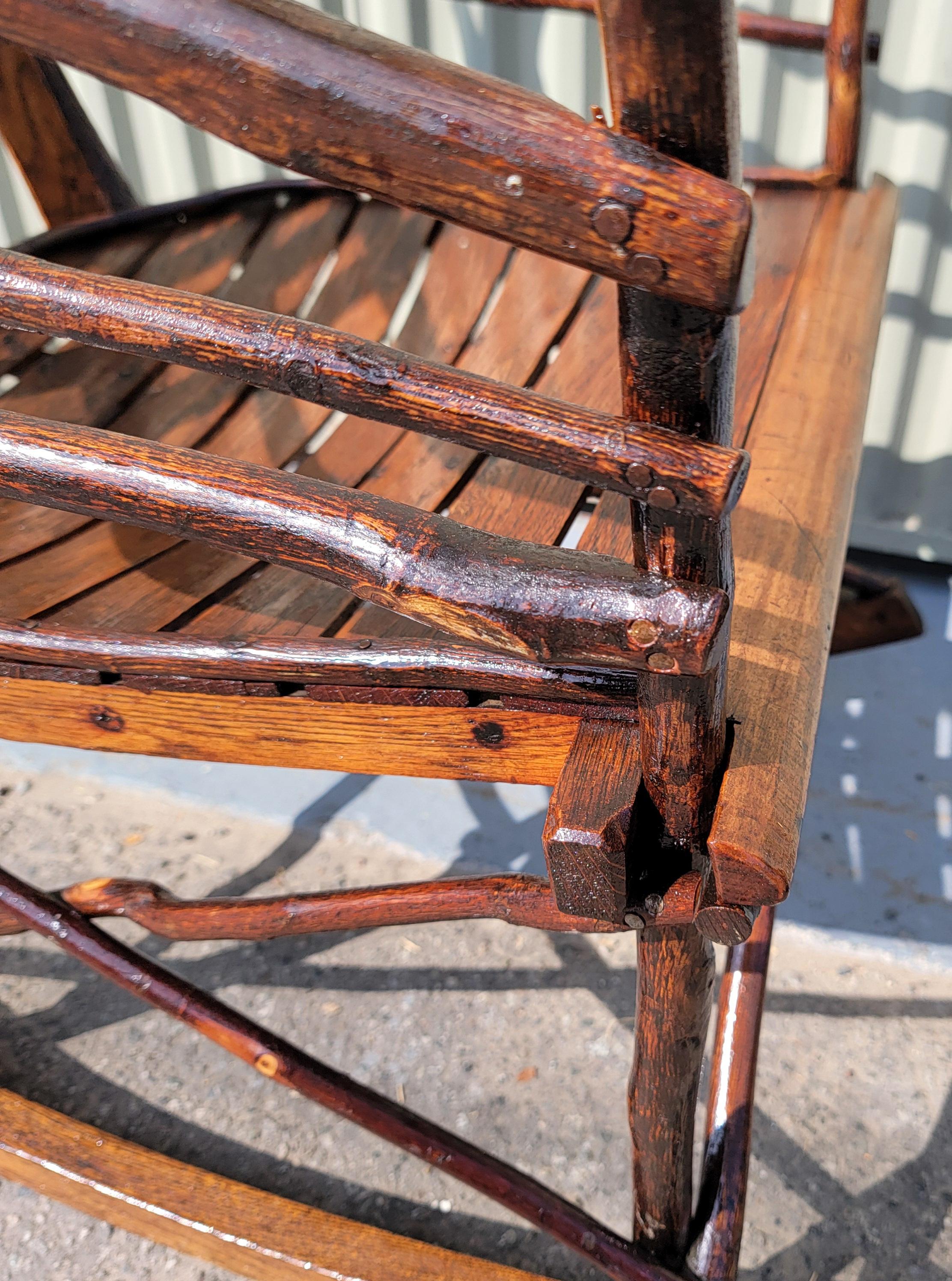 Chaise à bascule Amish Hickory & Twig Barrel Back Bon état - En vente à Los Angeles, CA