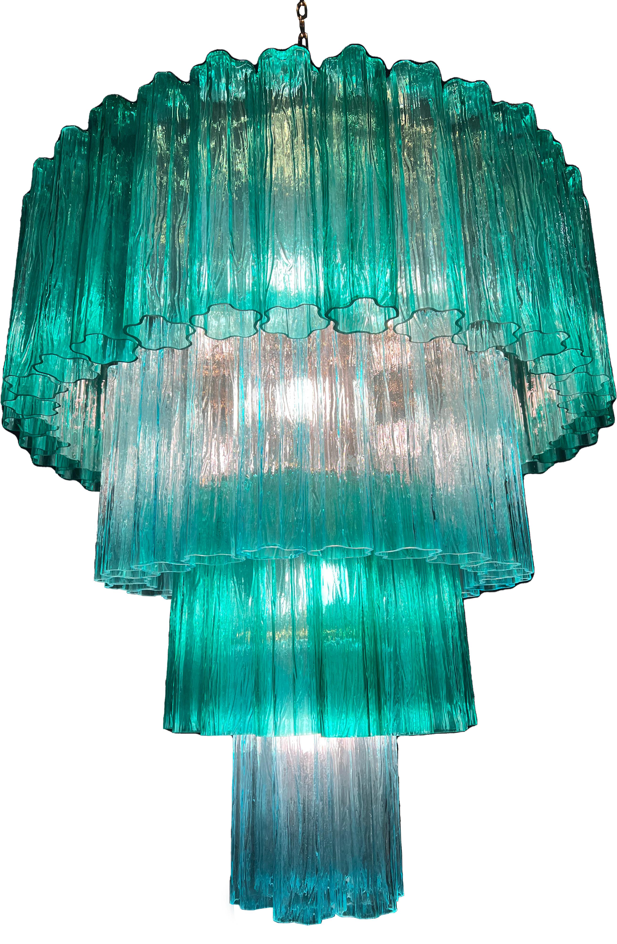 Charming pair of Murano chandeliers. The garish emerald color elegantly reflects the light. The height without chain is 112 cm. It can be made to the dimensions requested by the customer.