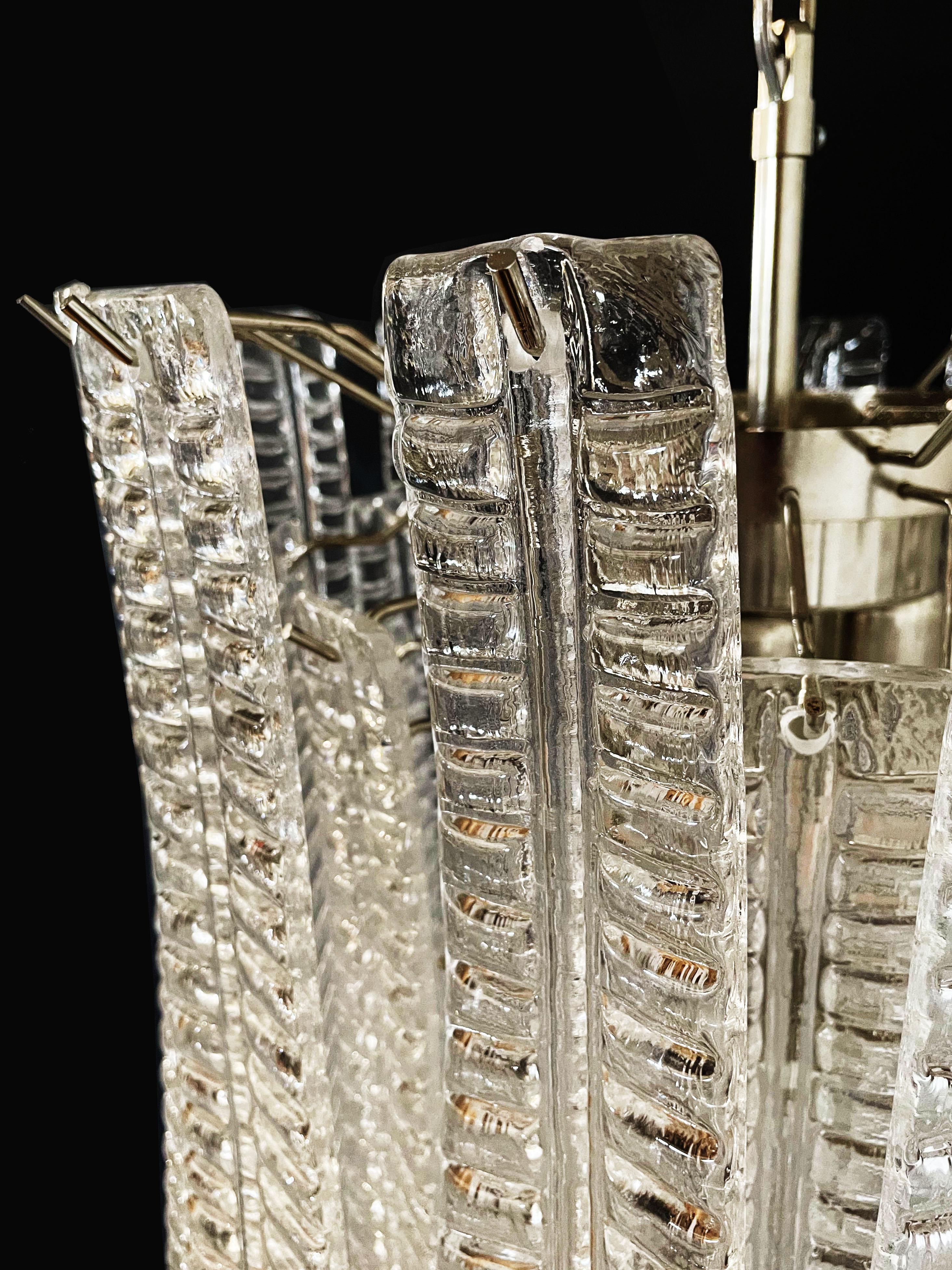 Incredibile ed enorme lampadario italiano in vetro di Murano Felci, 41 bicchieri in vendita 5