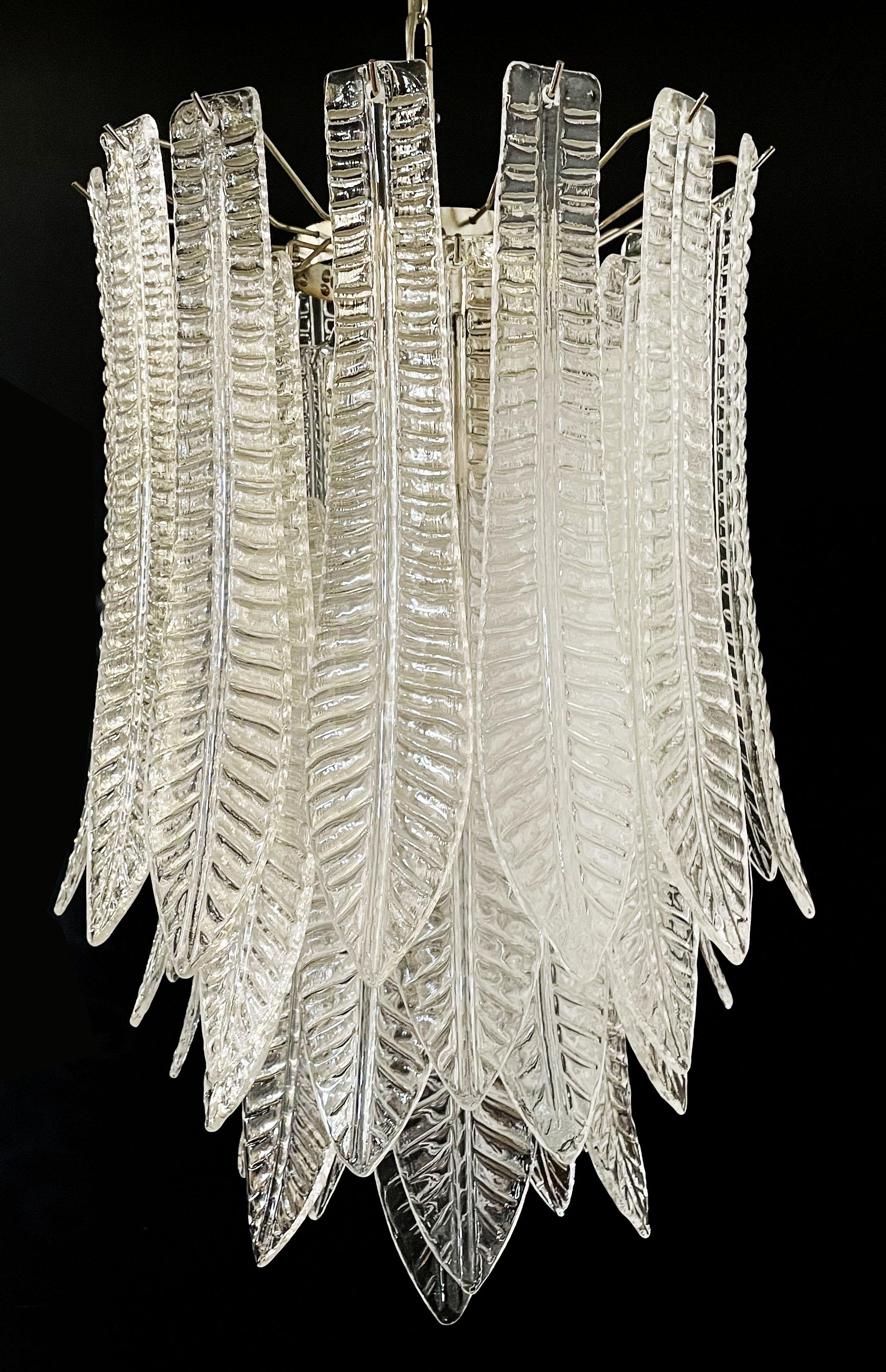 Italiano Incredibile ed enorme lampadario italiano in vetro di Murano Felci, 41 bicchieri in vendita