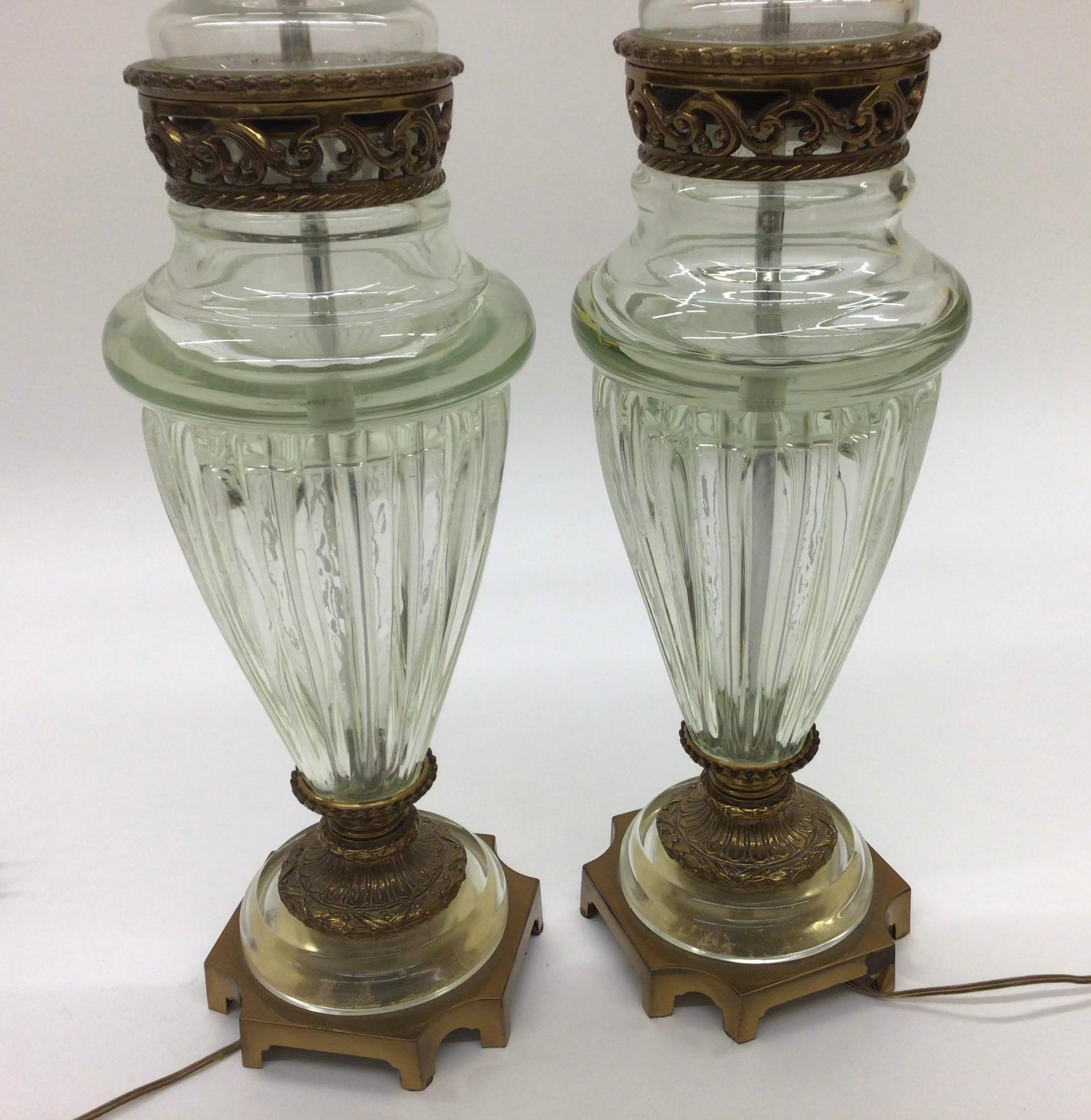 Incroyable et grande paire de lampes Marbro avec vase d'origine en Murano par Seguso Bon état - En vente à Ann Arbor, MI