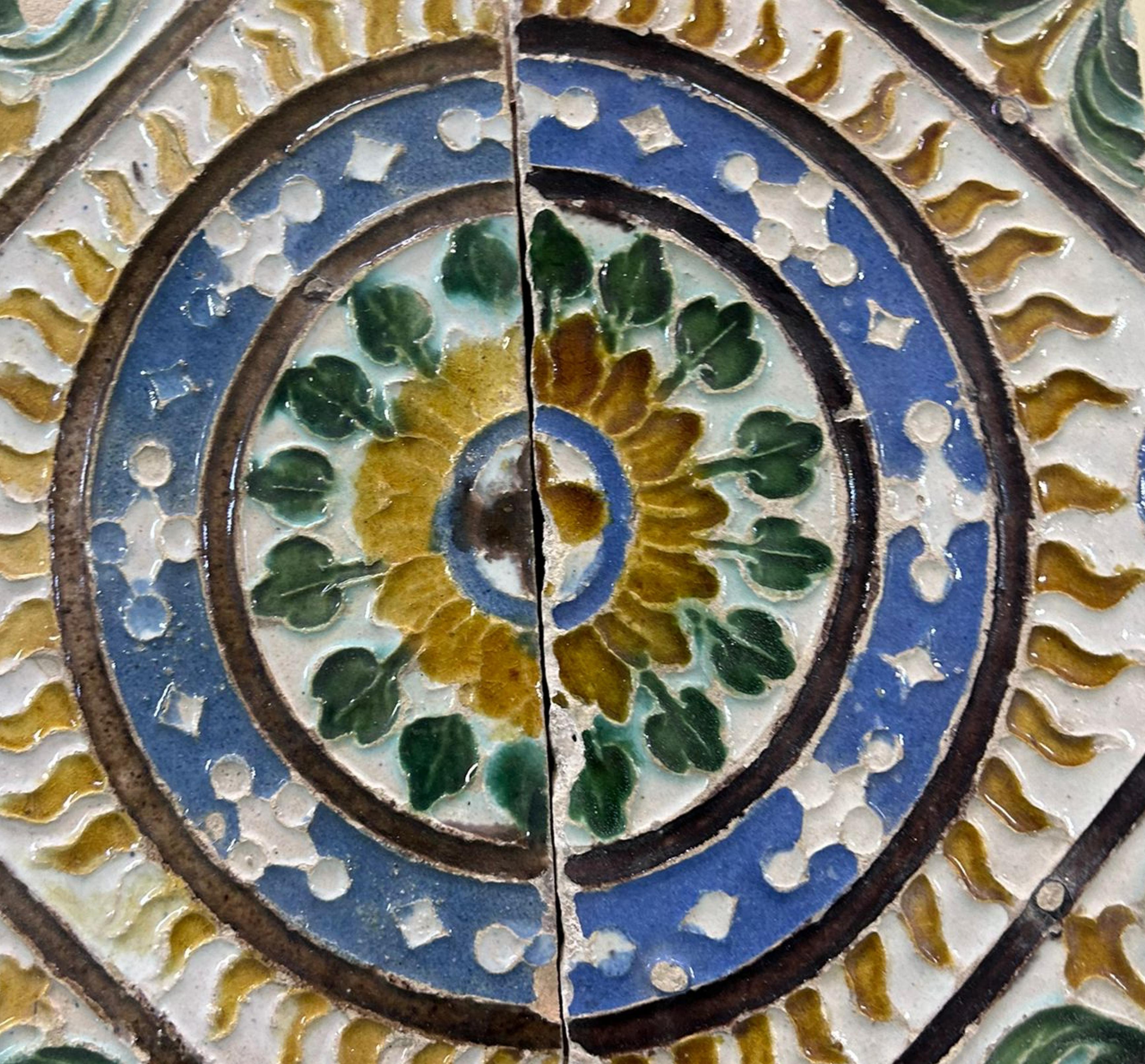 Erstaunliche und seltene Tafel aus dem 16.  Maurische Komposition 
28cm x 28cm
guter Zustand