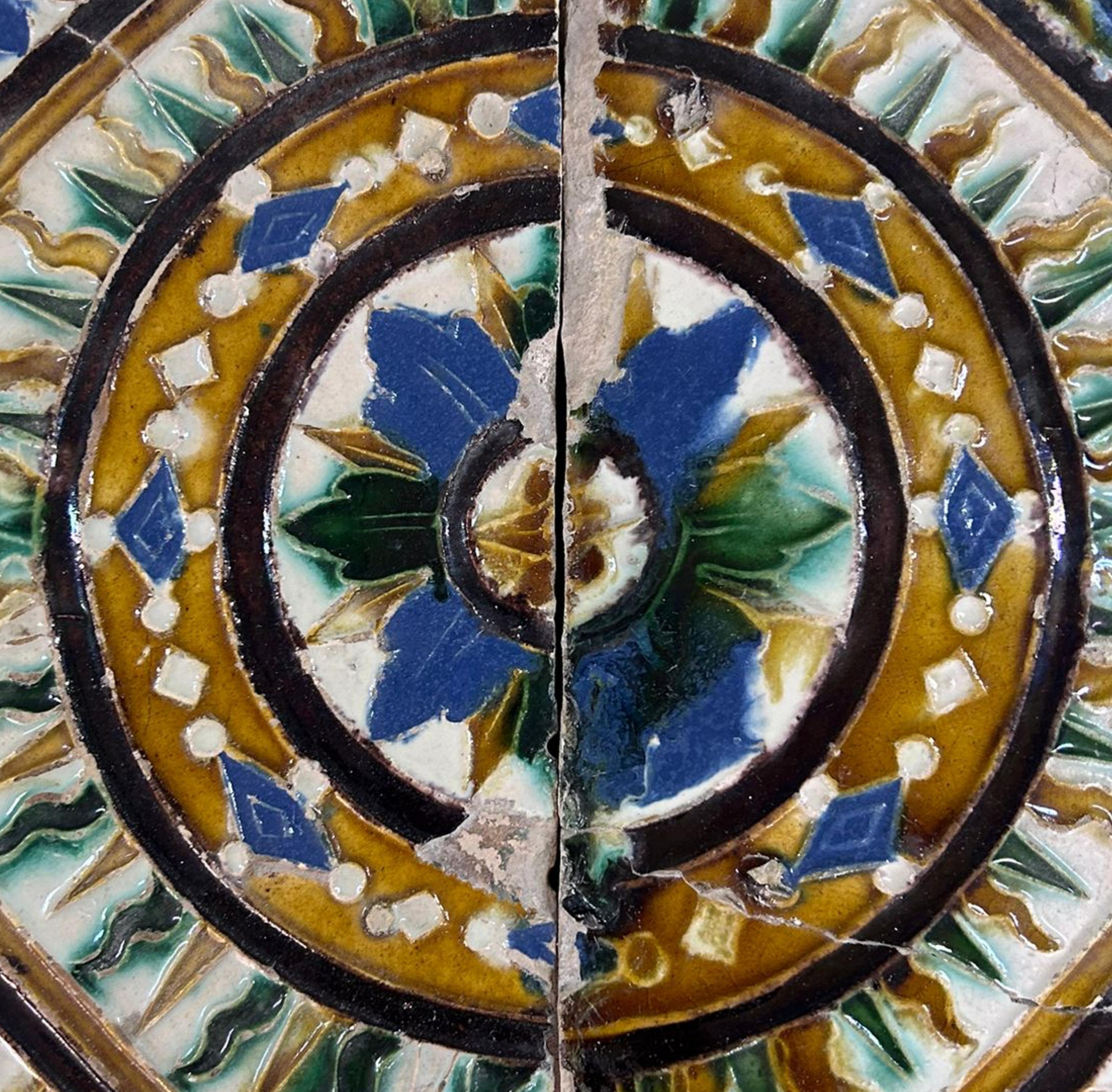 Erstaunliche und seltene Tafel aus dem 16.  Maurische Komposition 
28cm x 28cm
guter Zustand