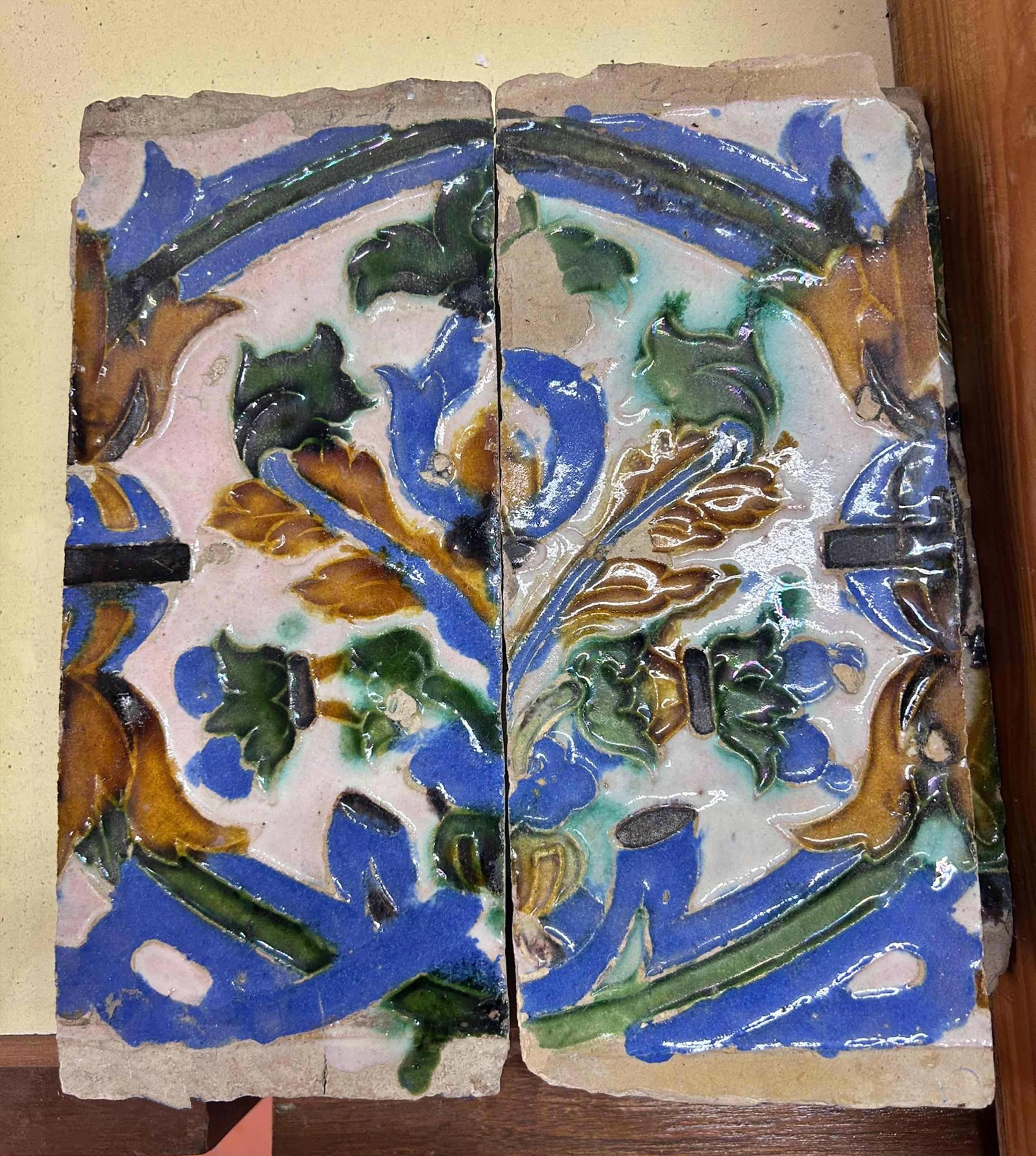 Erstaunliche und seltene Tafel aus dem 16.  Maurische Komposition 
28cm x 28cm
guter Zustand
