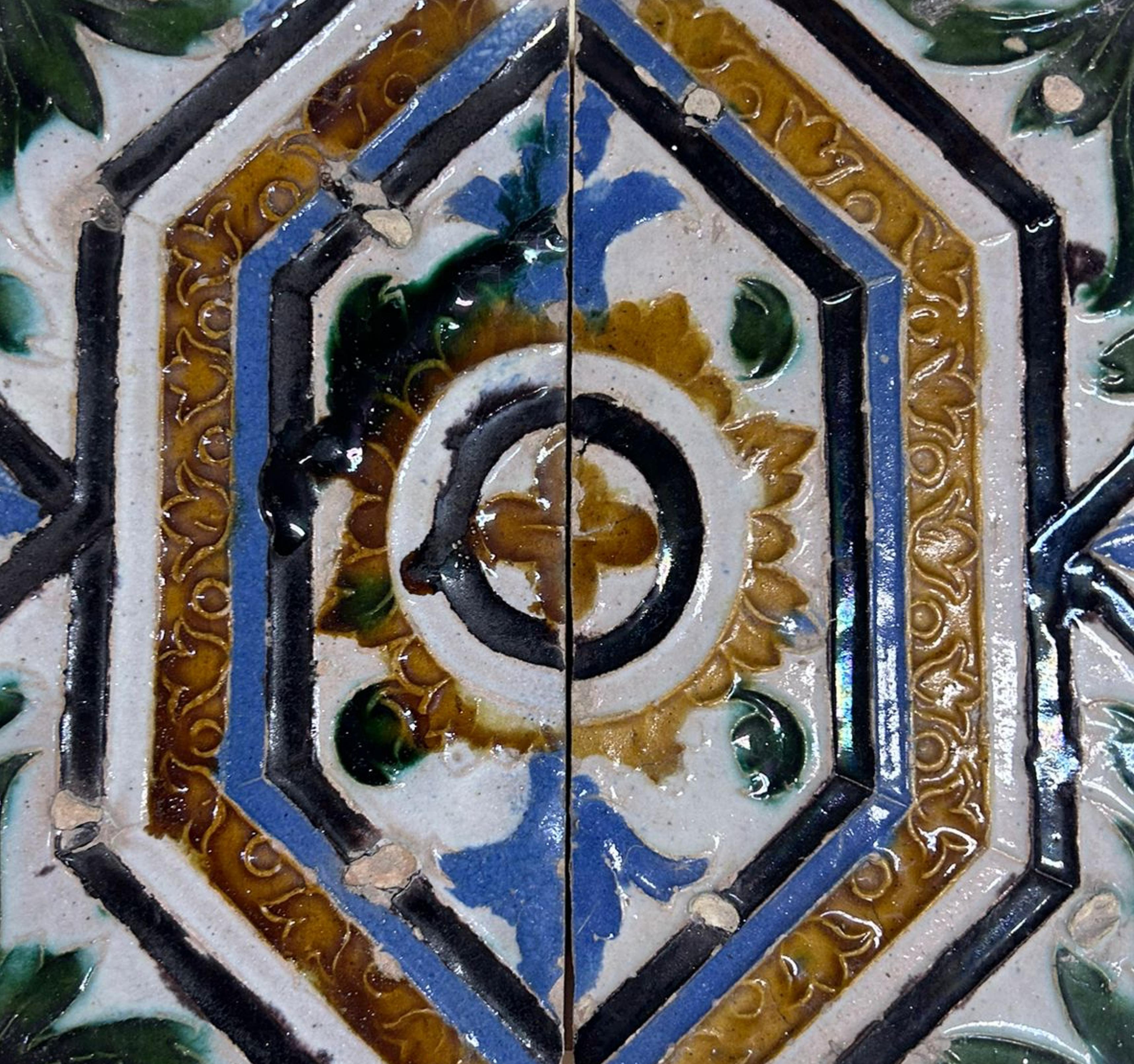 Erstaunliche und seltene Tafel aus dem 16.  Maurische Komposition 
28cm x 28cm
guter Zustand