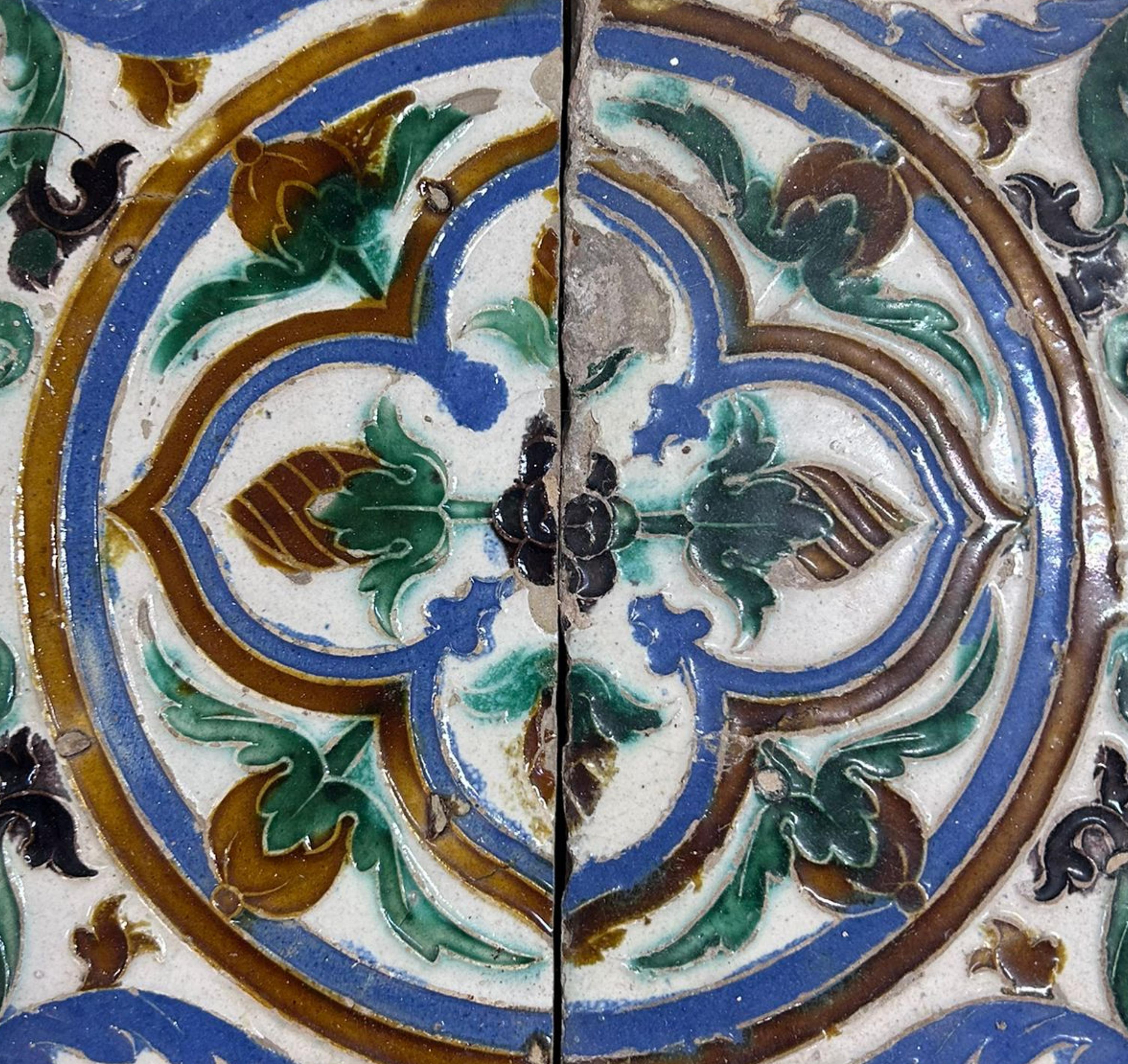 Erstaunliche und seltene Tafel aus dem 16.  Maurische Komposition 
28cm x 28cm
guter Zustand