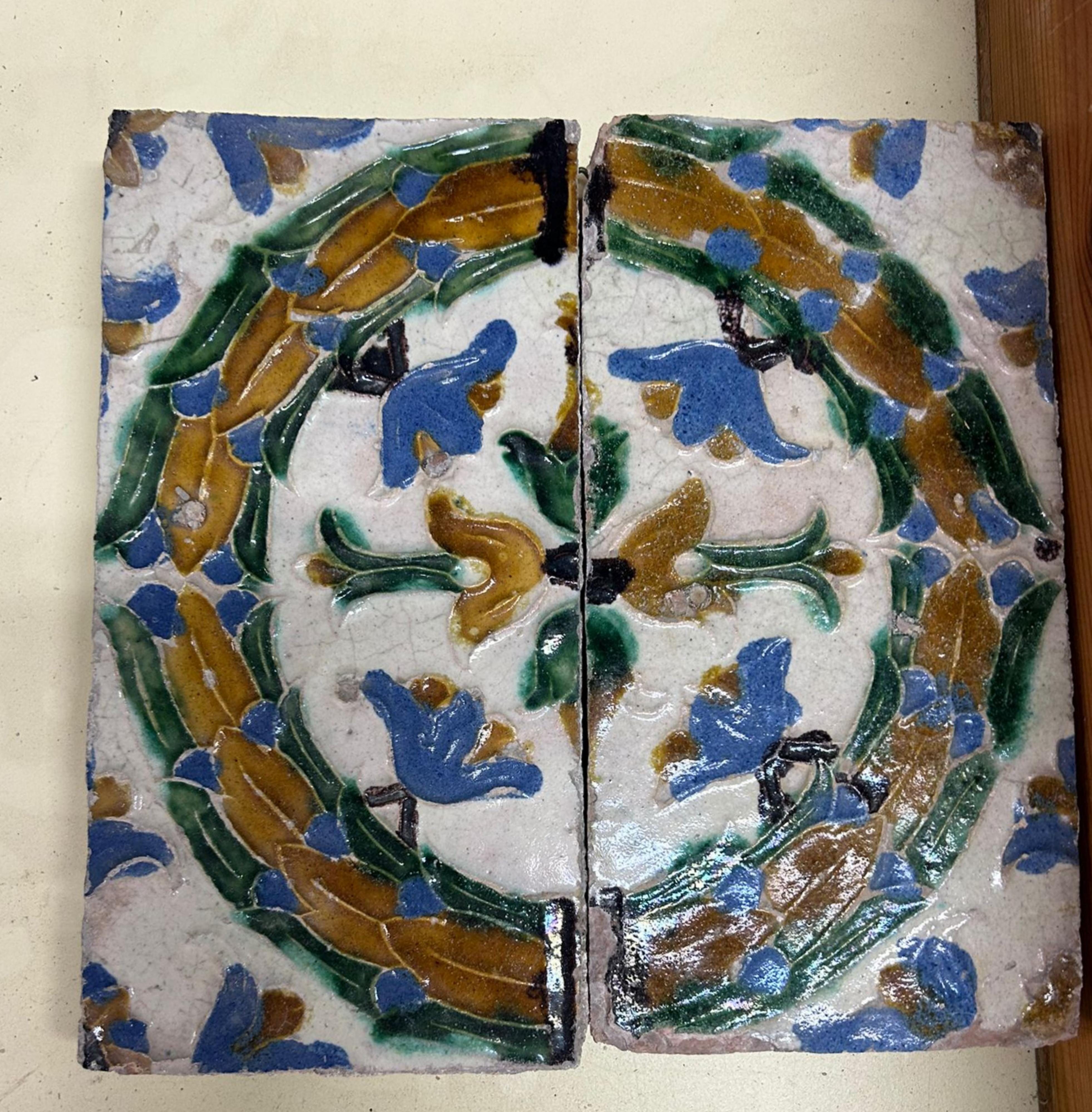 Erstaunliche und seltene Tafel aus dem 16.  Maurische Komposition 
28cm x 28cm
guter Zustand