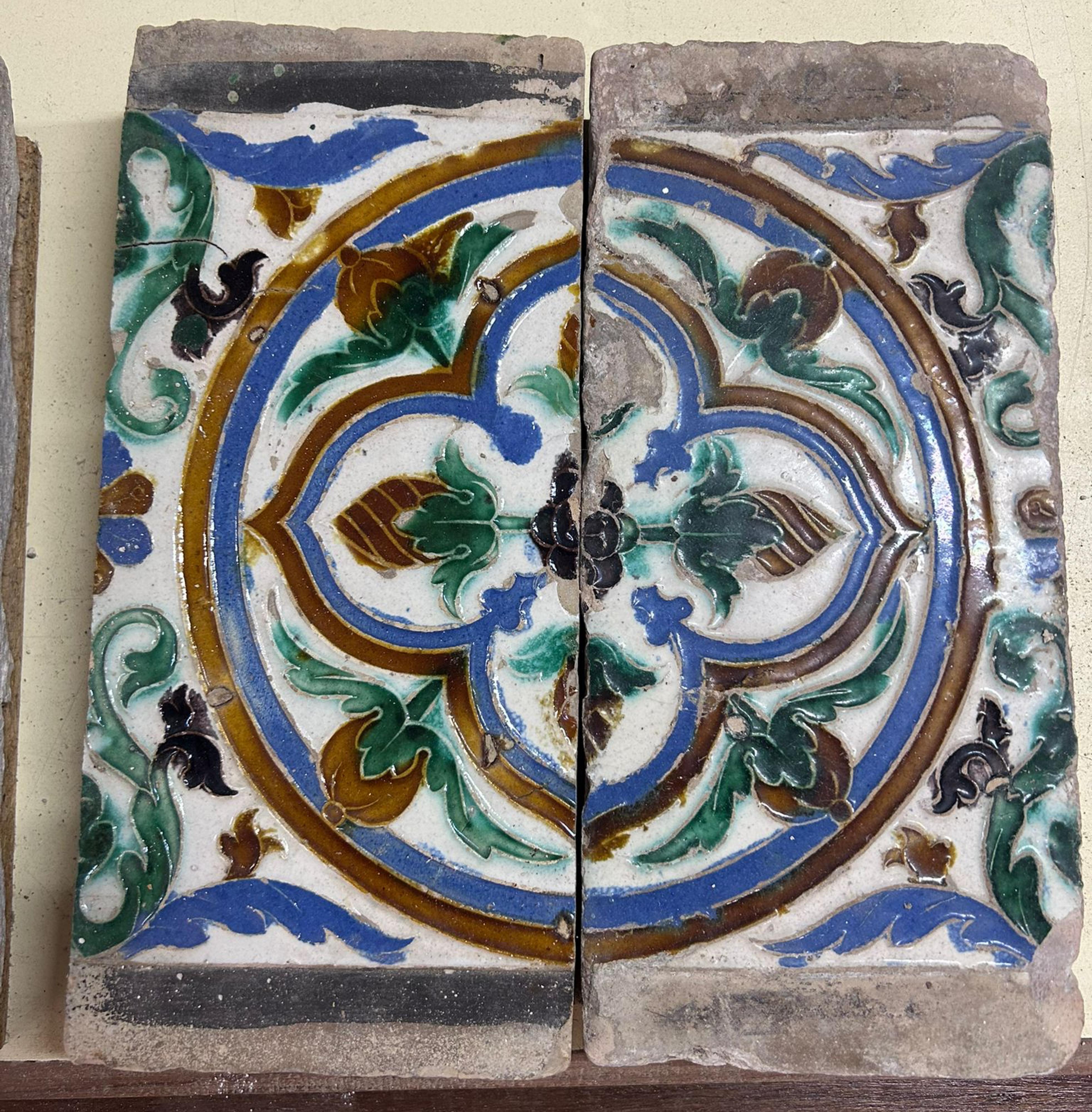 Erstaunliche und seltene Tafel aus dem 16.  Maurische Komposition im Zustand „Gut“ im Angebot in Madrid, ES