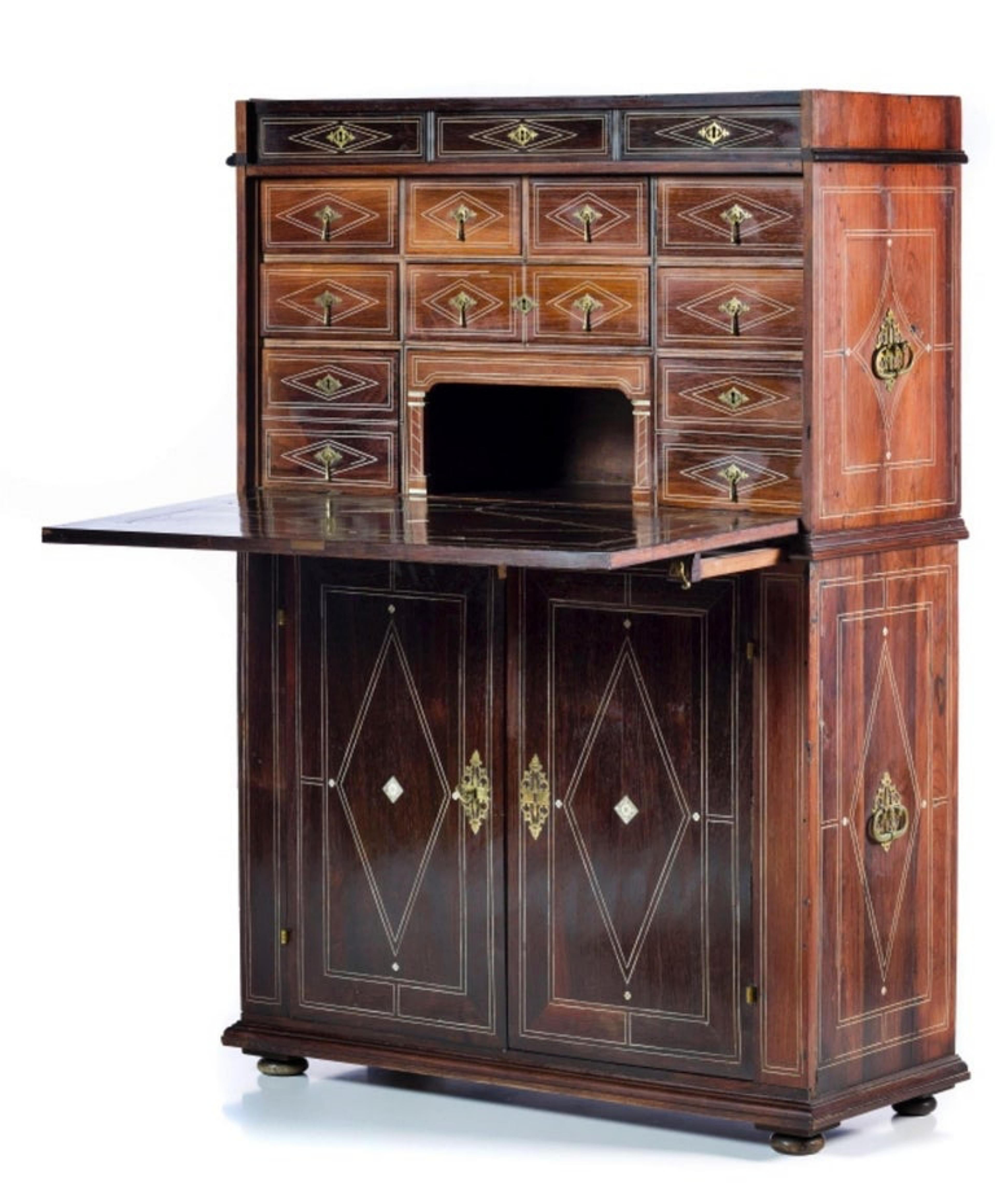 Amazing and Rare Philippines Counter 17th Century

Portuguese, from the 17th century.
 in rosewood wood, decorated with ivory inlays. 
Box with 9 drawers, simulating 12 and 3 more secret drawers, folding top. 
Base with 2 doors. Brass hardware and