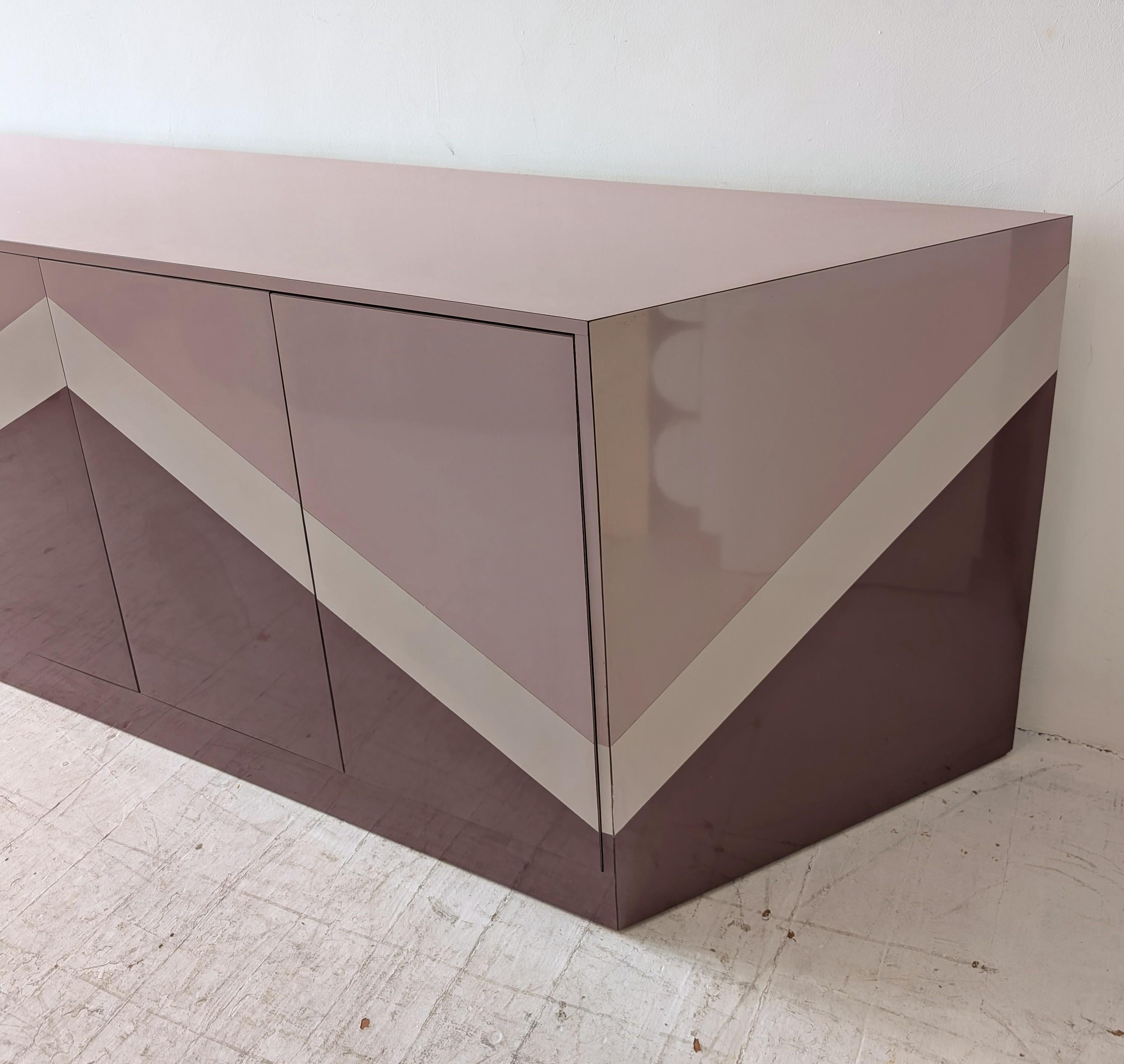 Etonnant buffet postmoderne vintage zig Zag en forme de trapèze angulaire, USA 1980s en vente 7
