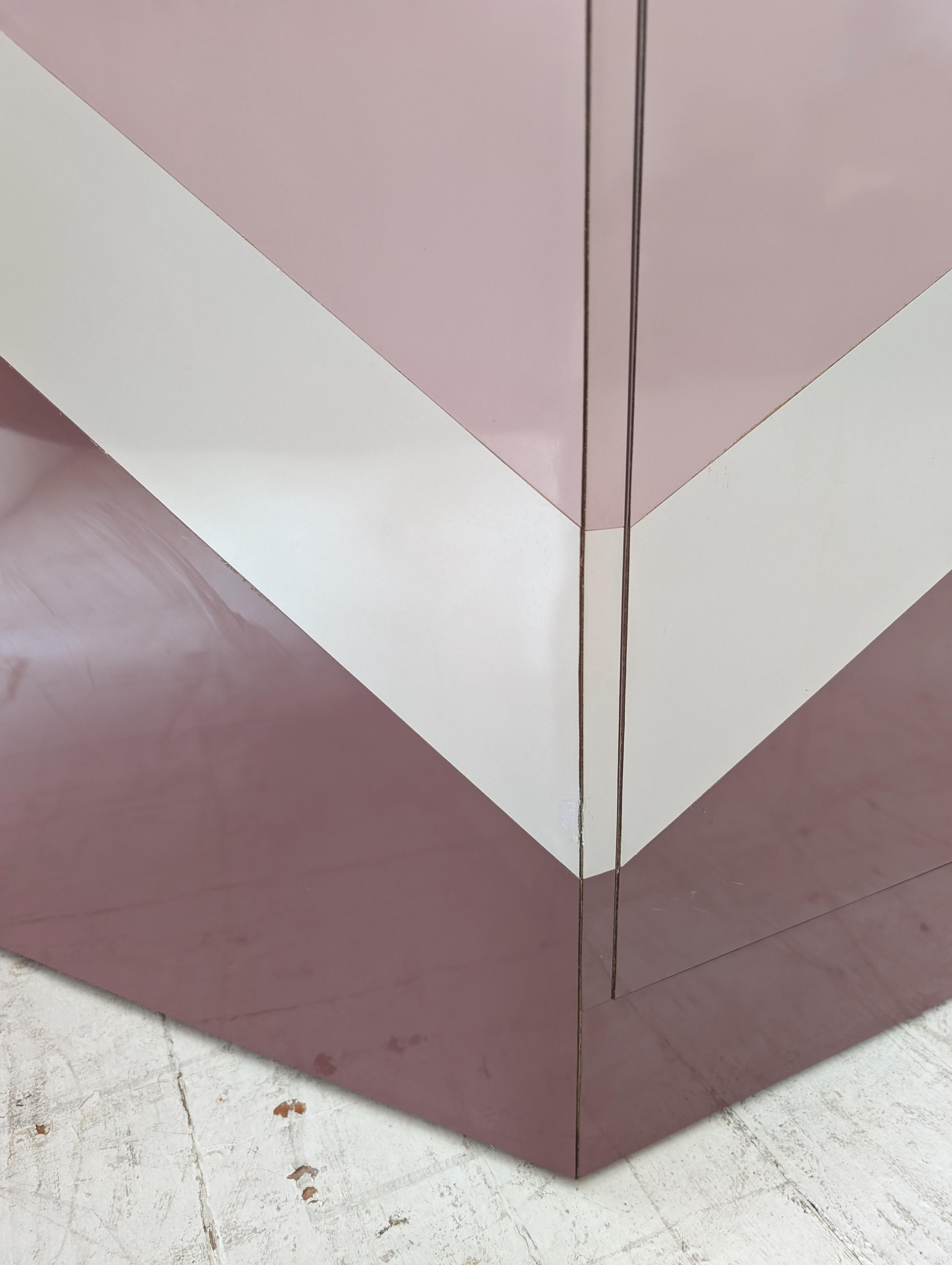 Etonnant buffet postmoderne vintage zig Zag en forme de trapèze angulaire, USA 1980s en vente 11