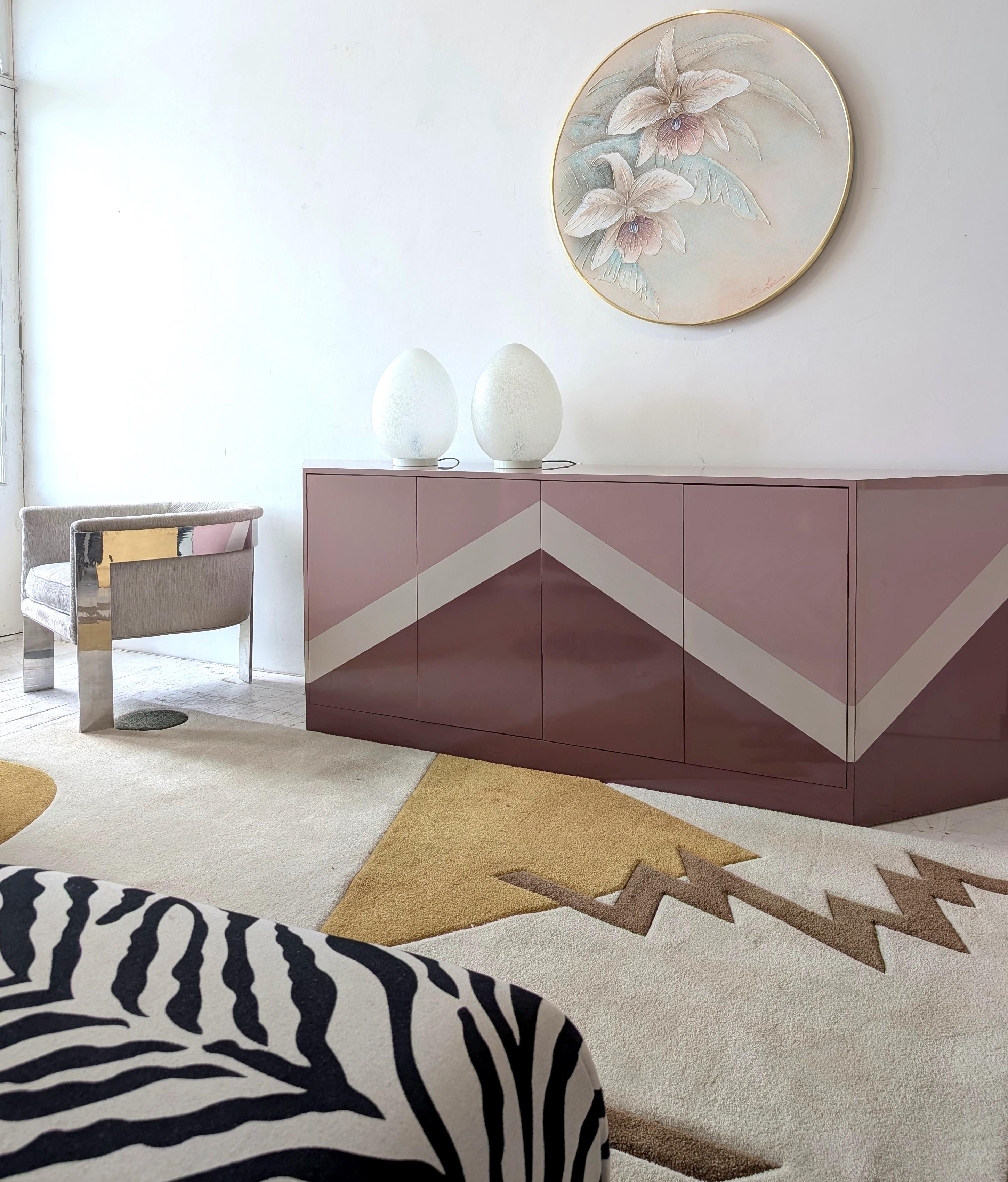 Stratifié Etonnant buffet postmoderne vintage zig Zag en forme de trapèze angulaire, USA 1980s en vente