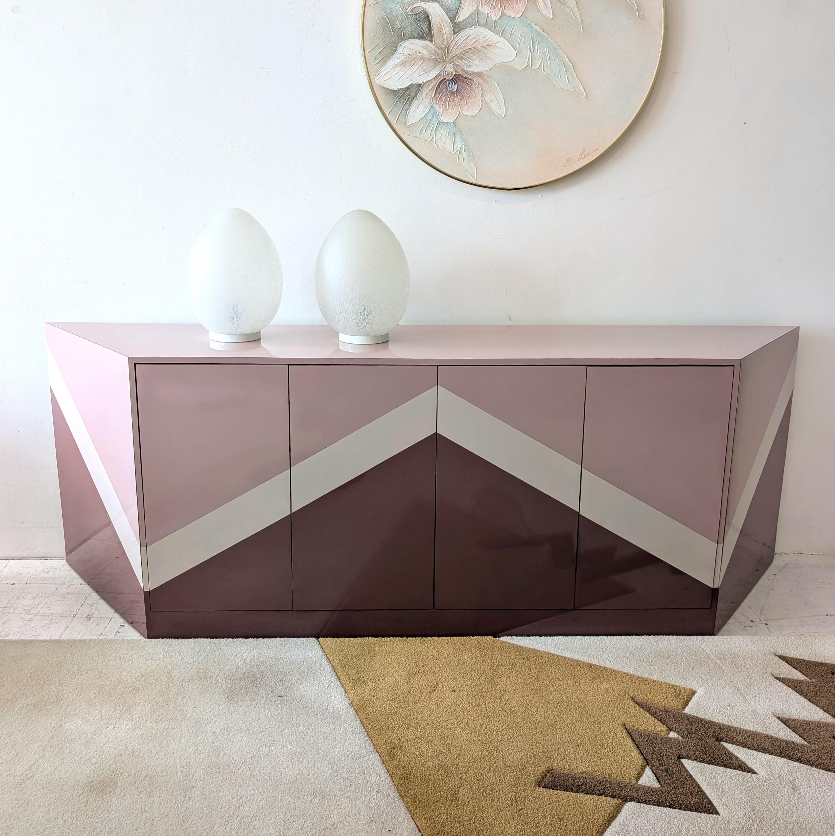Etonnant buffet postmoderne vintage zig Zag en forme de trapèze angulaire, USA 1980s en vente 1