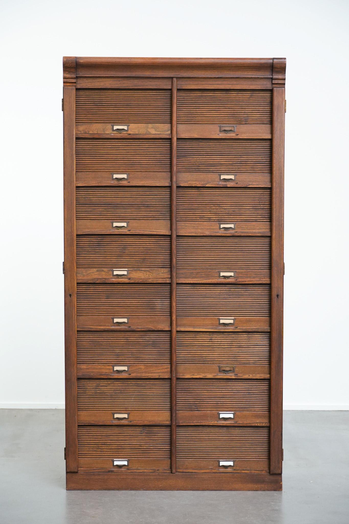 Increíble armario antiguo de archivo / notario de roble Hecho a mano en venta