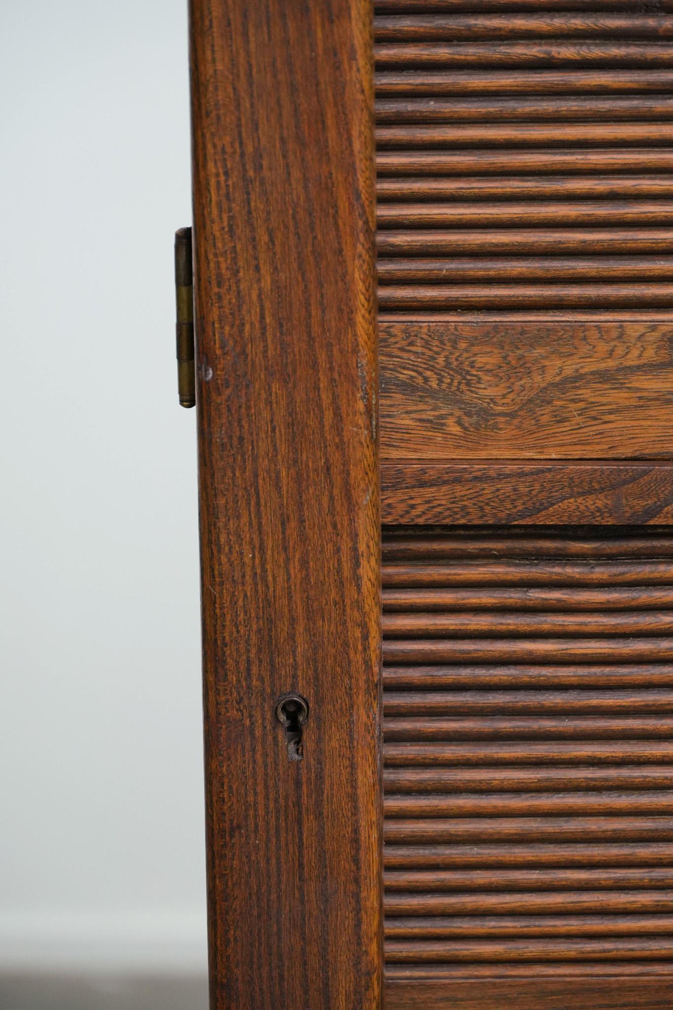 Increíble armario antiguo de archivo / notario de roble en venta 2