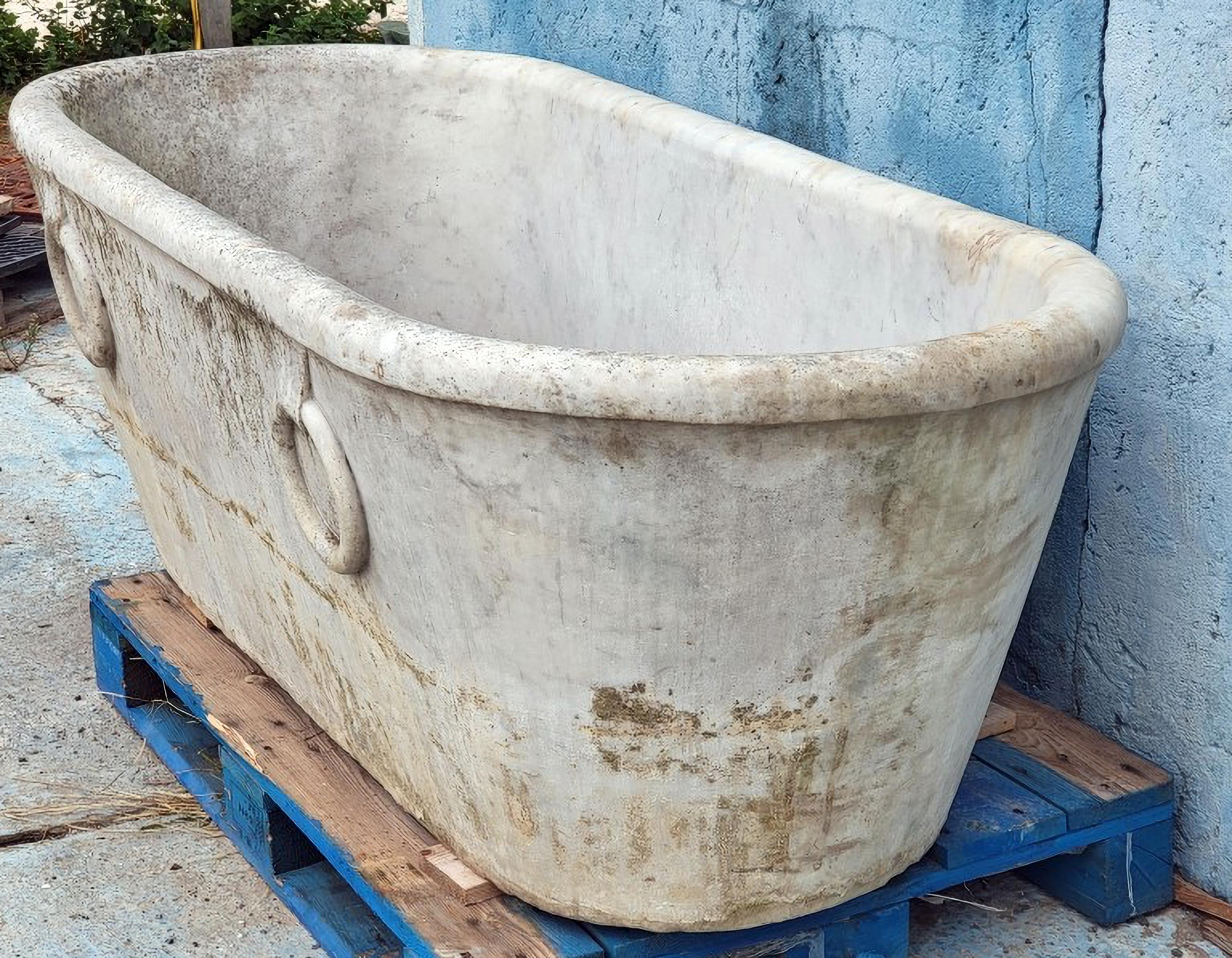 ANTIQUE BATHTUB IN CARRARA WHITE MARBLE WITH RINGS 18th Century
HEIGHT 60 cm
WIDTH 76 cm
LENGTH 176 cm
INTERNAL DEPTH OF THE BASIN 50 cm
WEIGHT 300 Kg
MANUFACTURE 18th Century
MATERIAL White Carrara marble
INTERNAL MEASURES 160 X 71 cm.