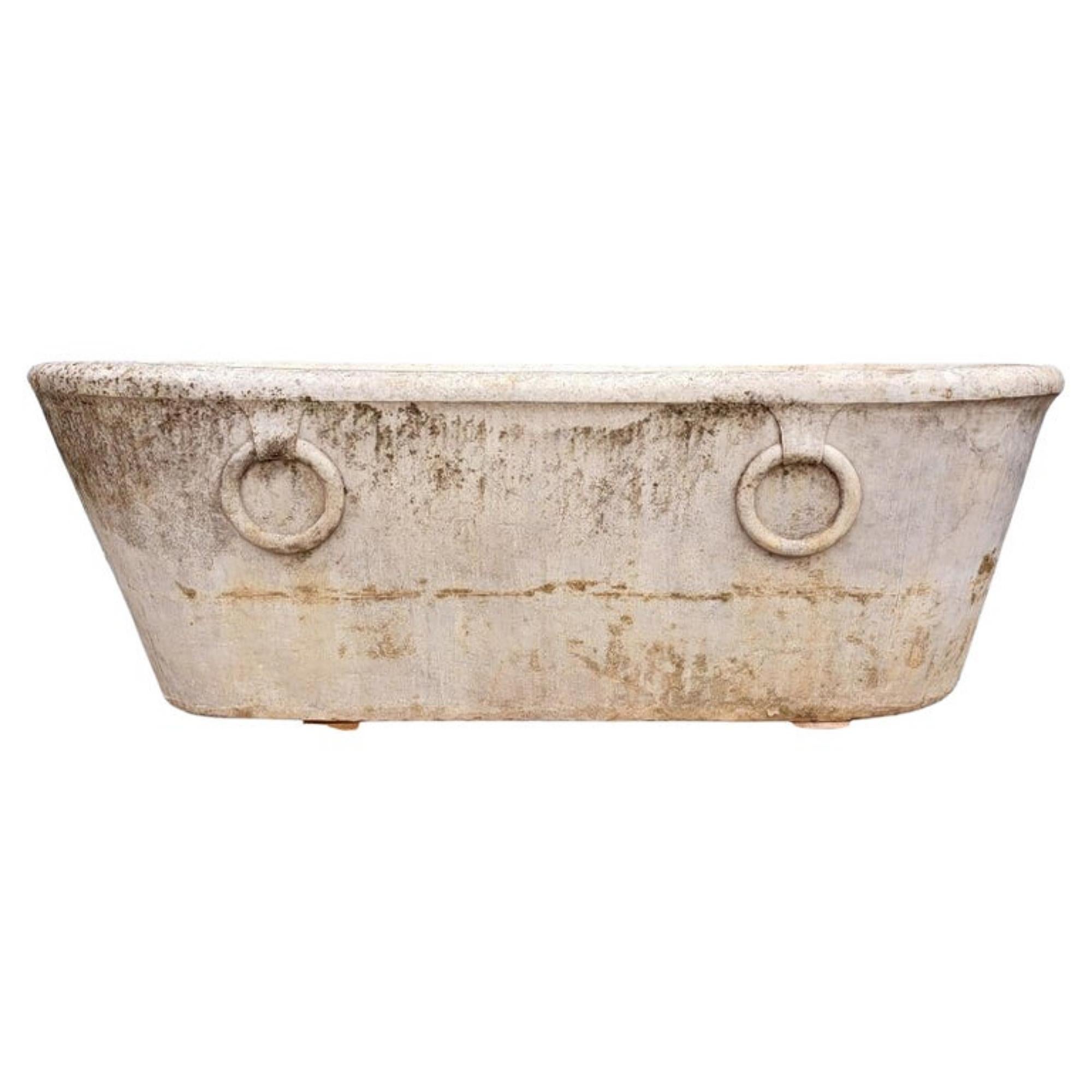Amazing Antique Bathtub in Carrara White Marble with Rings 18th Century In Good Condition For Sale In Madrid, ES