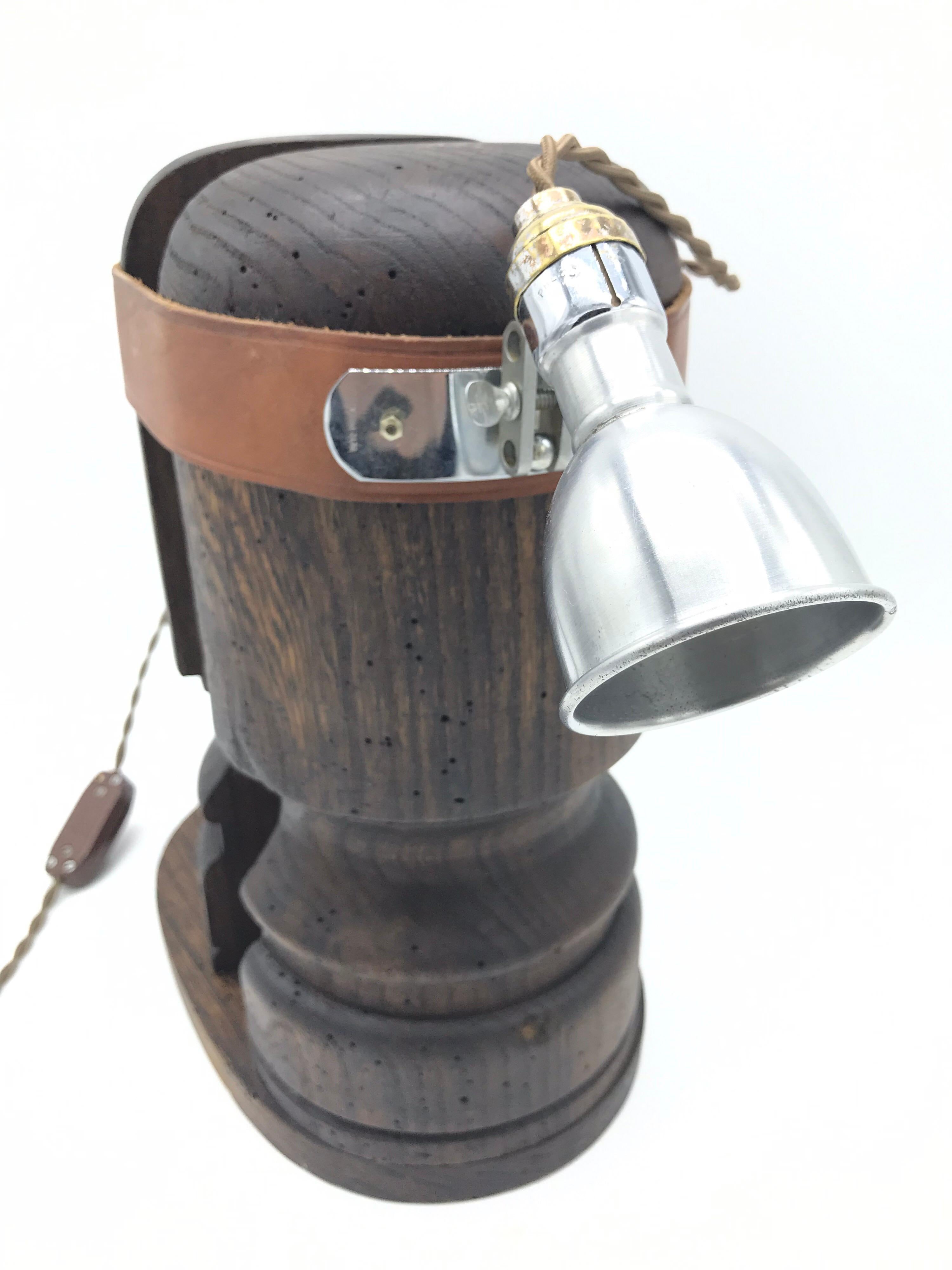 Pin Incroyable support de lampe à tête médicale antique en forme de chapeau extensible en vente