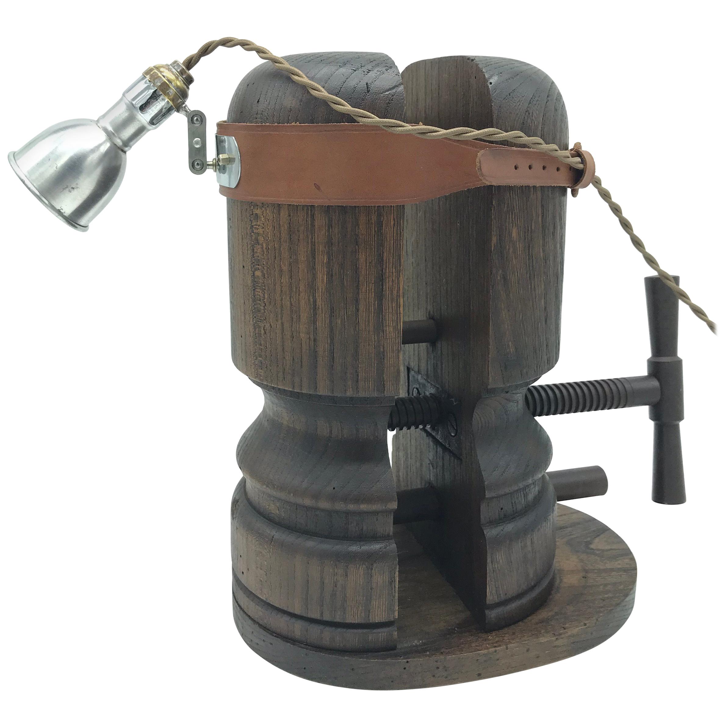 Incroyable support de lampe à tête médicale antique en forme de chapeau extensible en vente