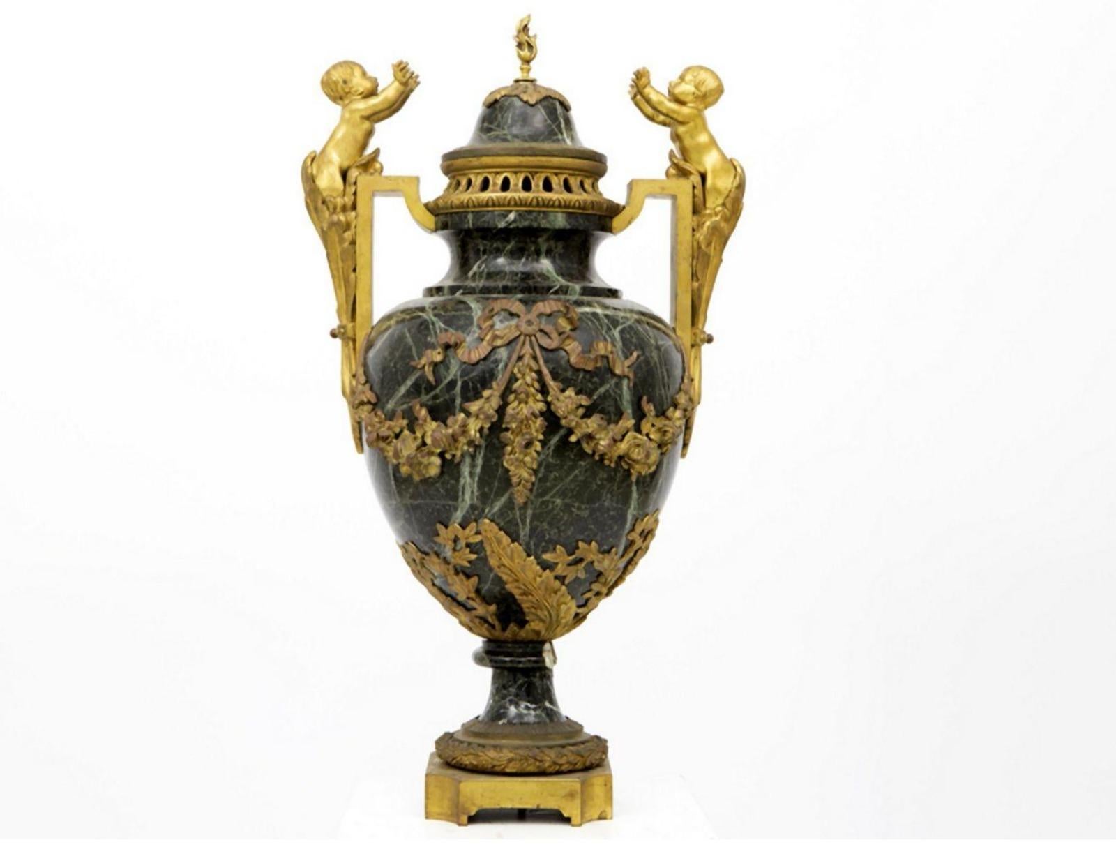 Fait main Magnifique vase italien ancien à couvercle à couvercle, 19ème siècle en vente
