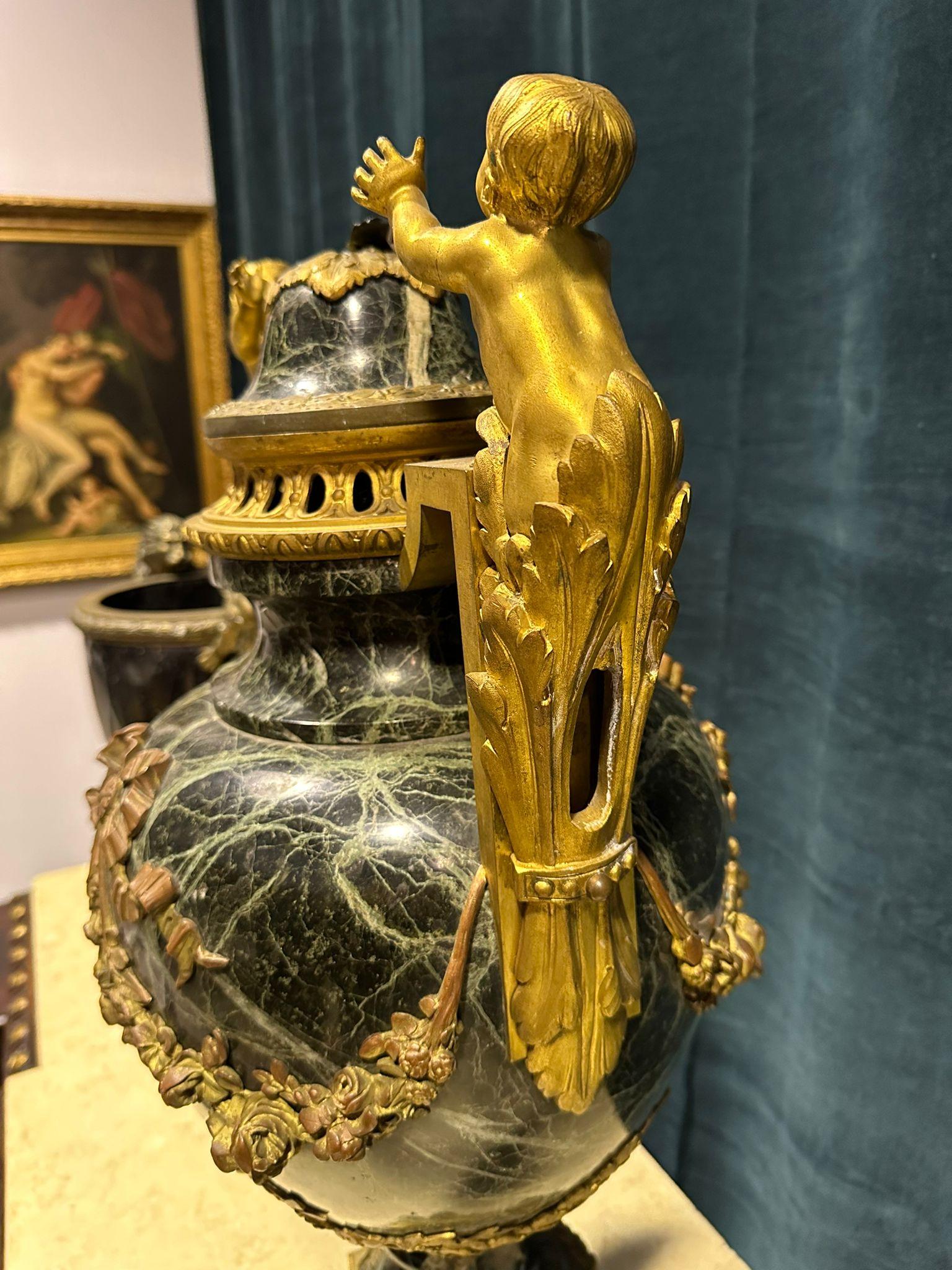Außergewöhnliche antike italienische große Cassolet-Vase mit Deckel, 19. Jahrhundert im Zustand „Gut“ im Angebot in Madrid, ES
