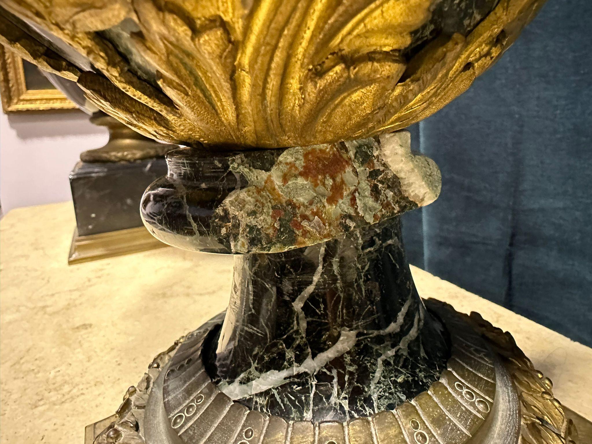 Marbre Magnifique vase italien ancien à couvercle à couvercle, 19ème siècle en vente