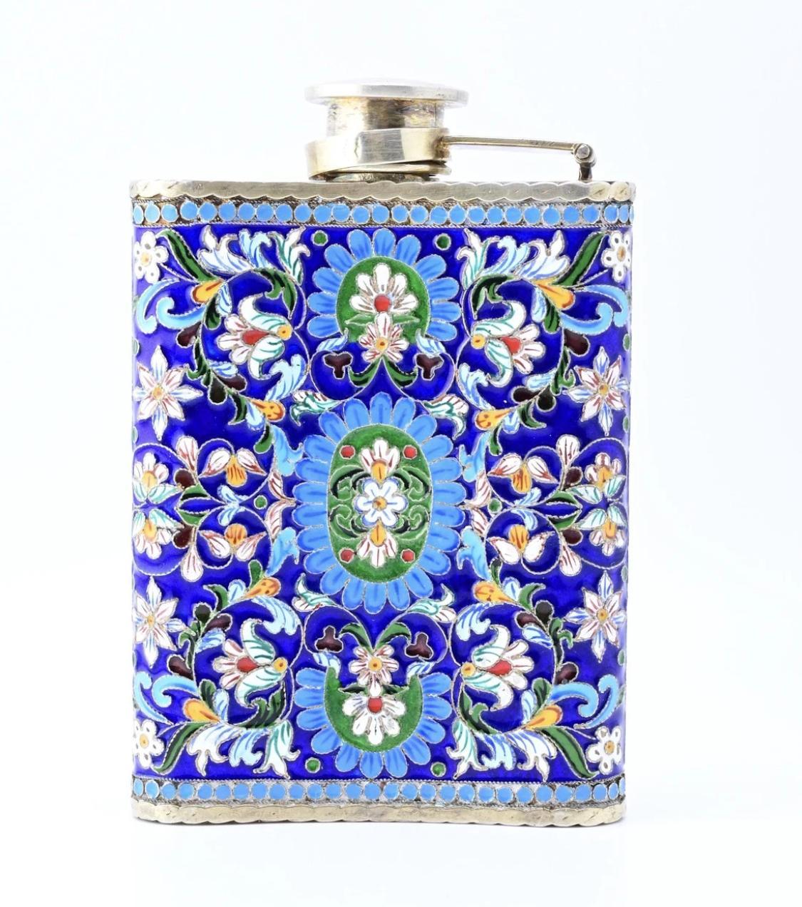 Increíble petaca rusa antigua de plata esmaltada con magnífica factura mediados del siglo XX