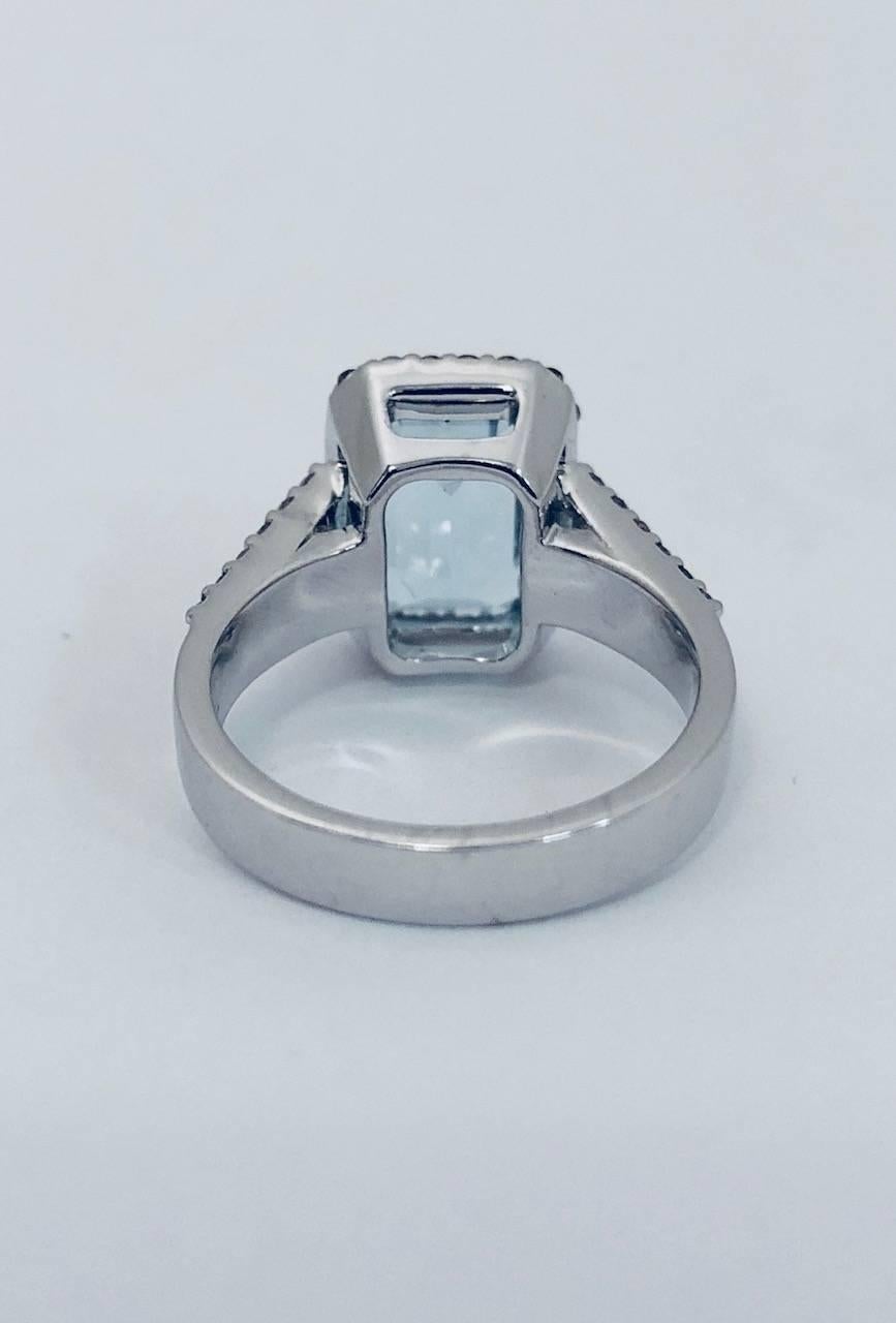 Women's Aquamarine Diamond 18 Karat White Gold Ring