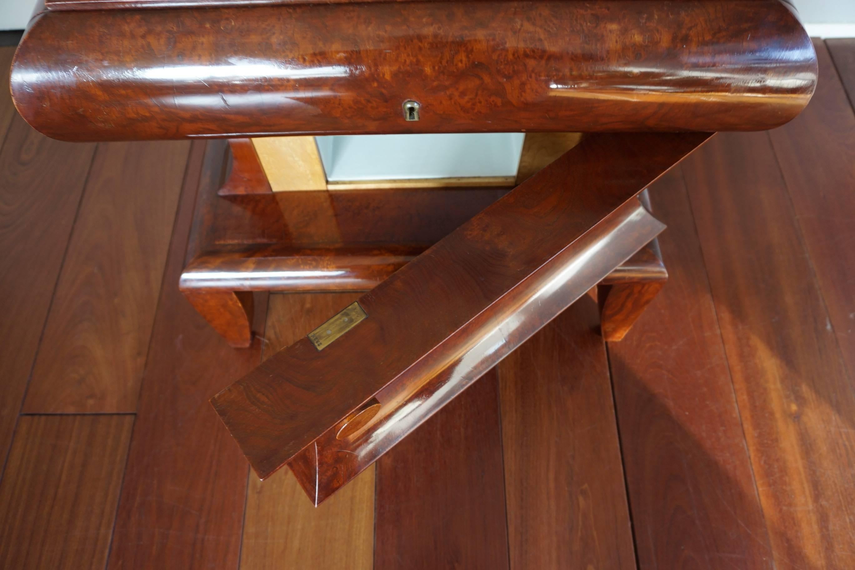 20th Century Stunning Art Deco Burl Walnut Nightstands / Bedside tables w. Porcelain Interior