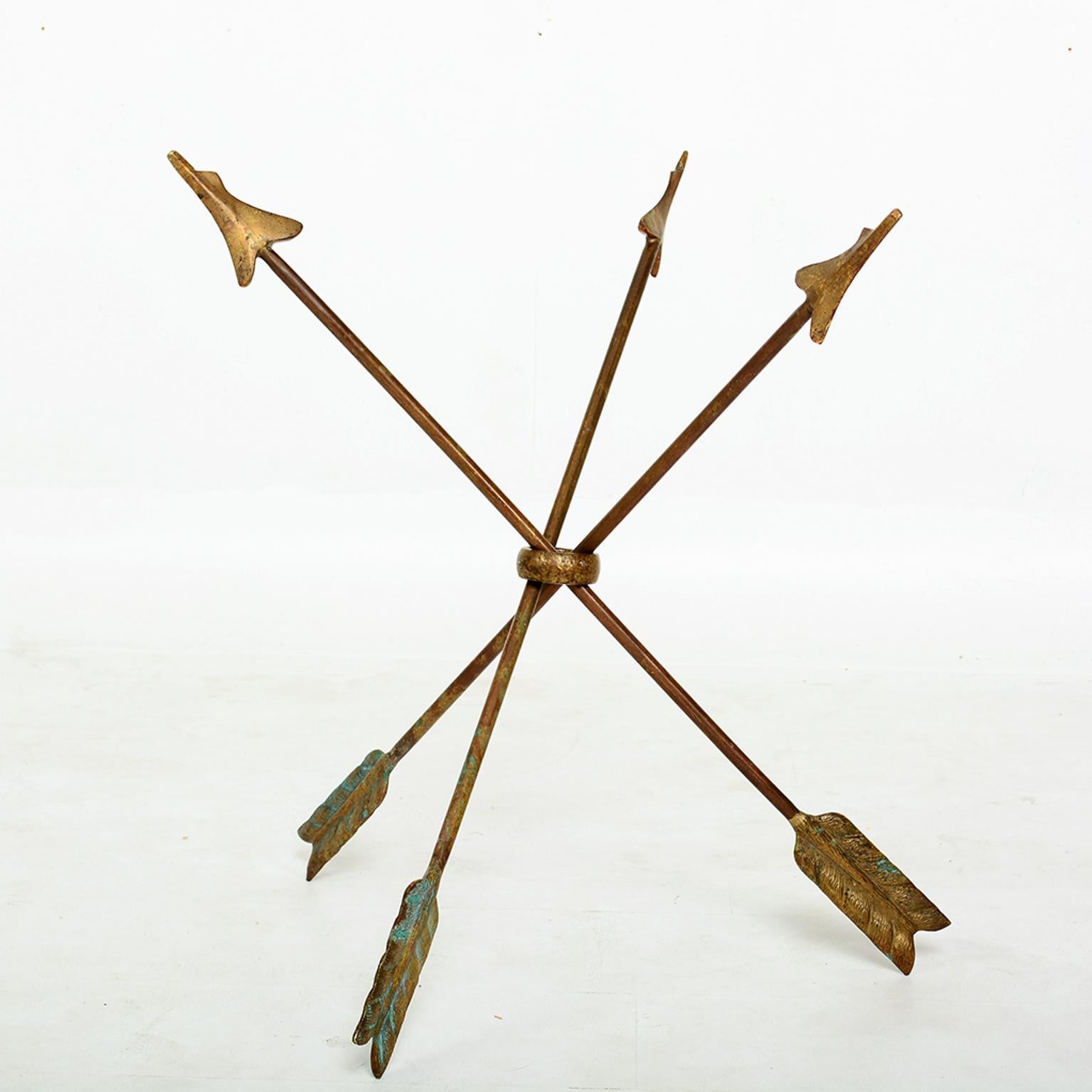 For your pleasure: Arturo Pani attribution on this glamorous Martini cocktail table, a tripod design of three solid bronze crossed arrows connected in the center by a solid brass ring.

Dimensions: 22