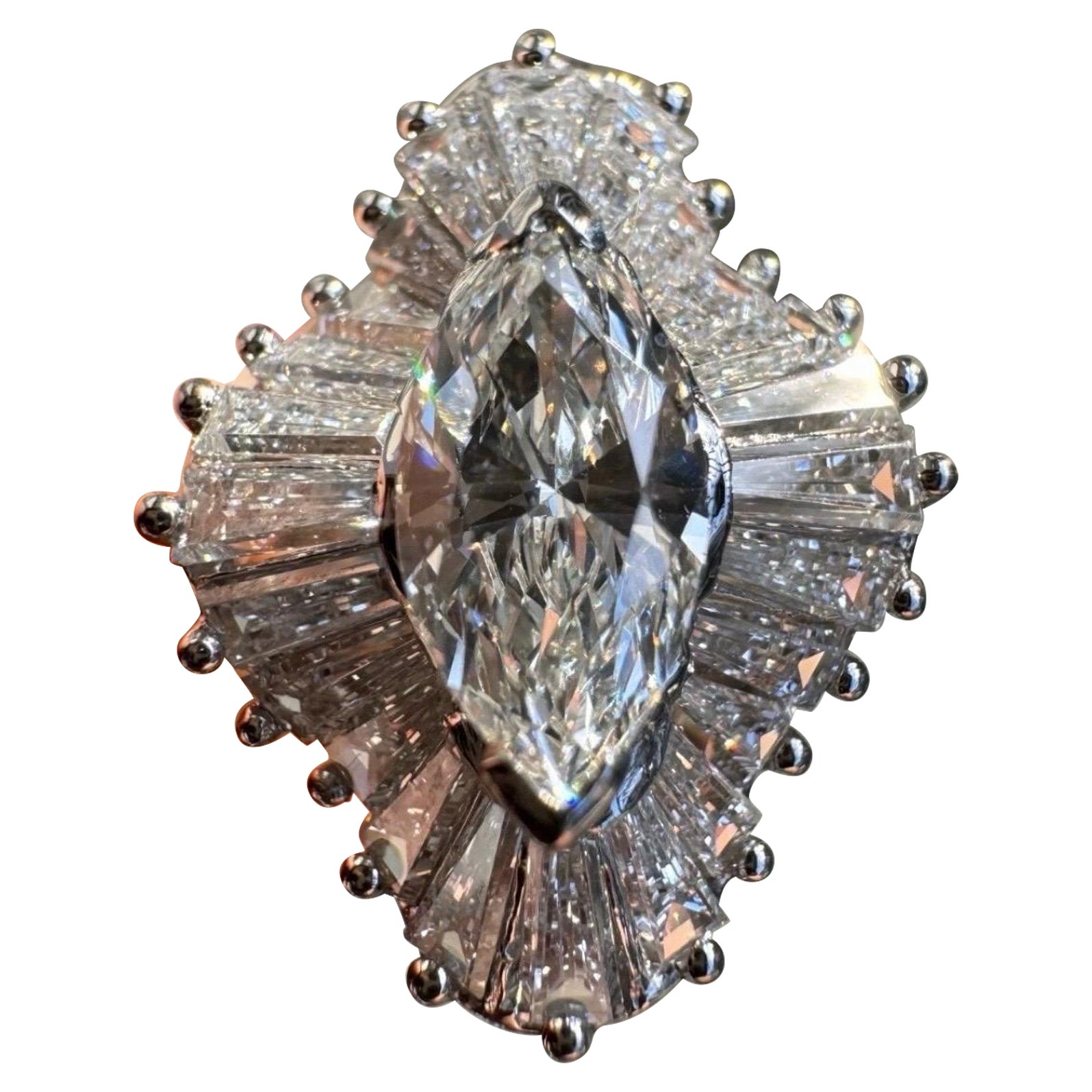 Incredibile anello Ballerina di diamanti e platino con pietra centrale marquise di 2,25 CTW circa in vendita