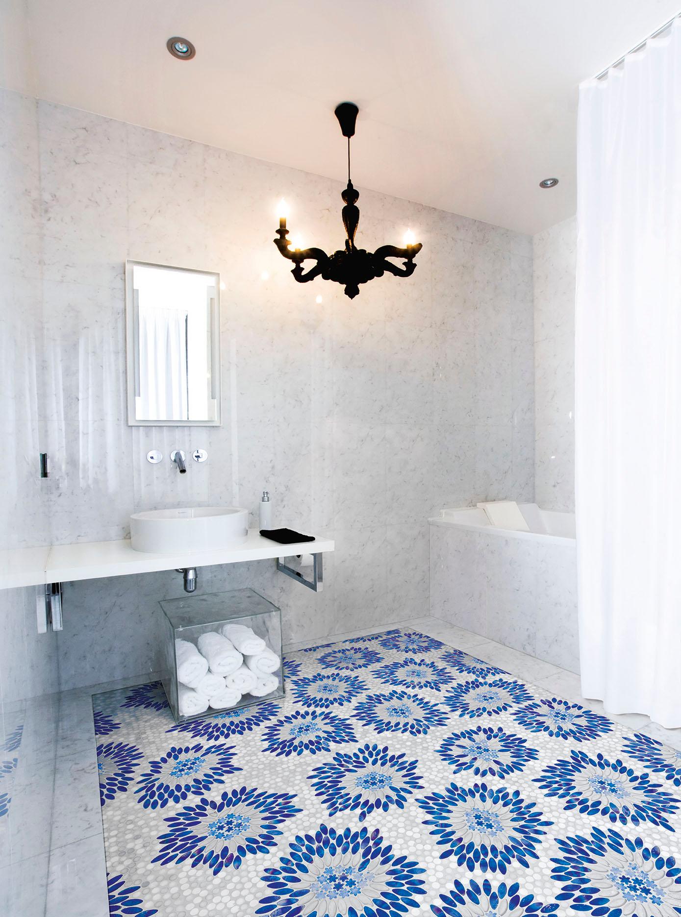 Amazing Bathrooms Glass Décor for Walls and Floors Customizable For Sale 8