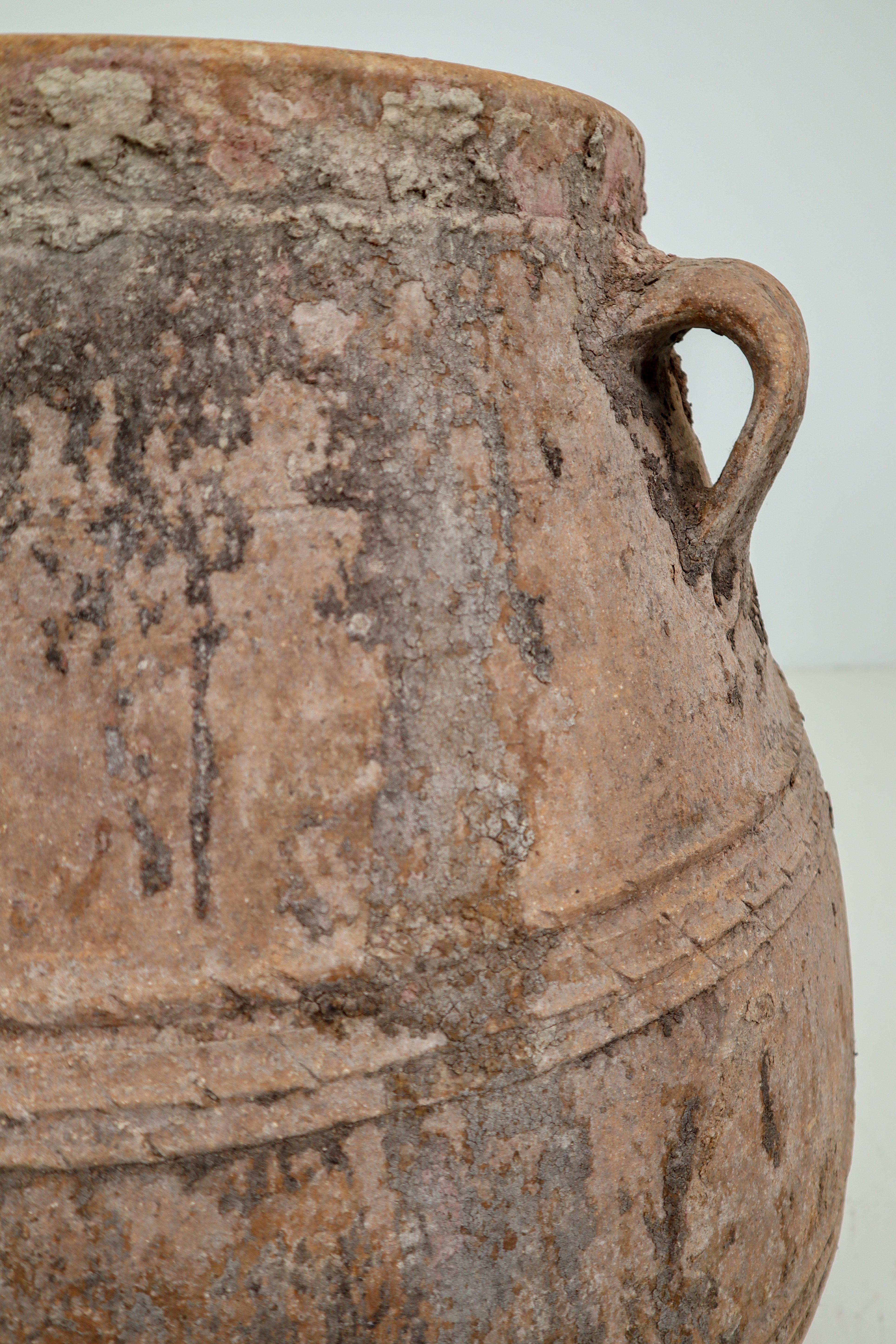 Amazing Big-Size Greek Patinated Terracotta Jar from the Late 19th Century In Good Condition In Almelo, NL