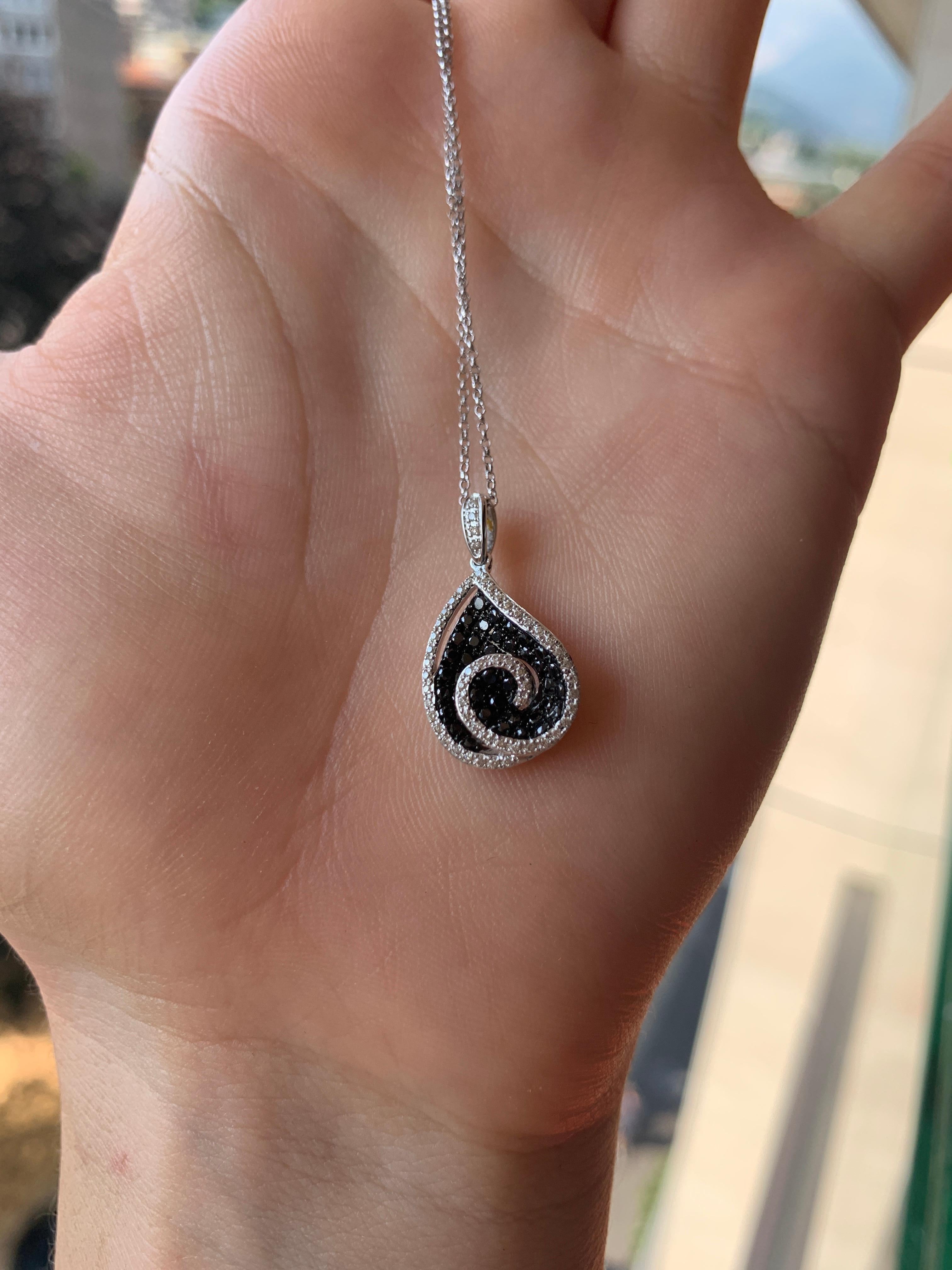 Amazing Black Diamond White Gold 18 Karat Necklace For Sale 1