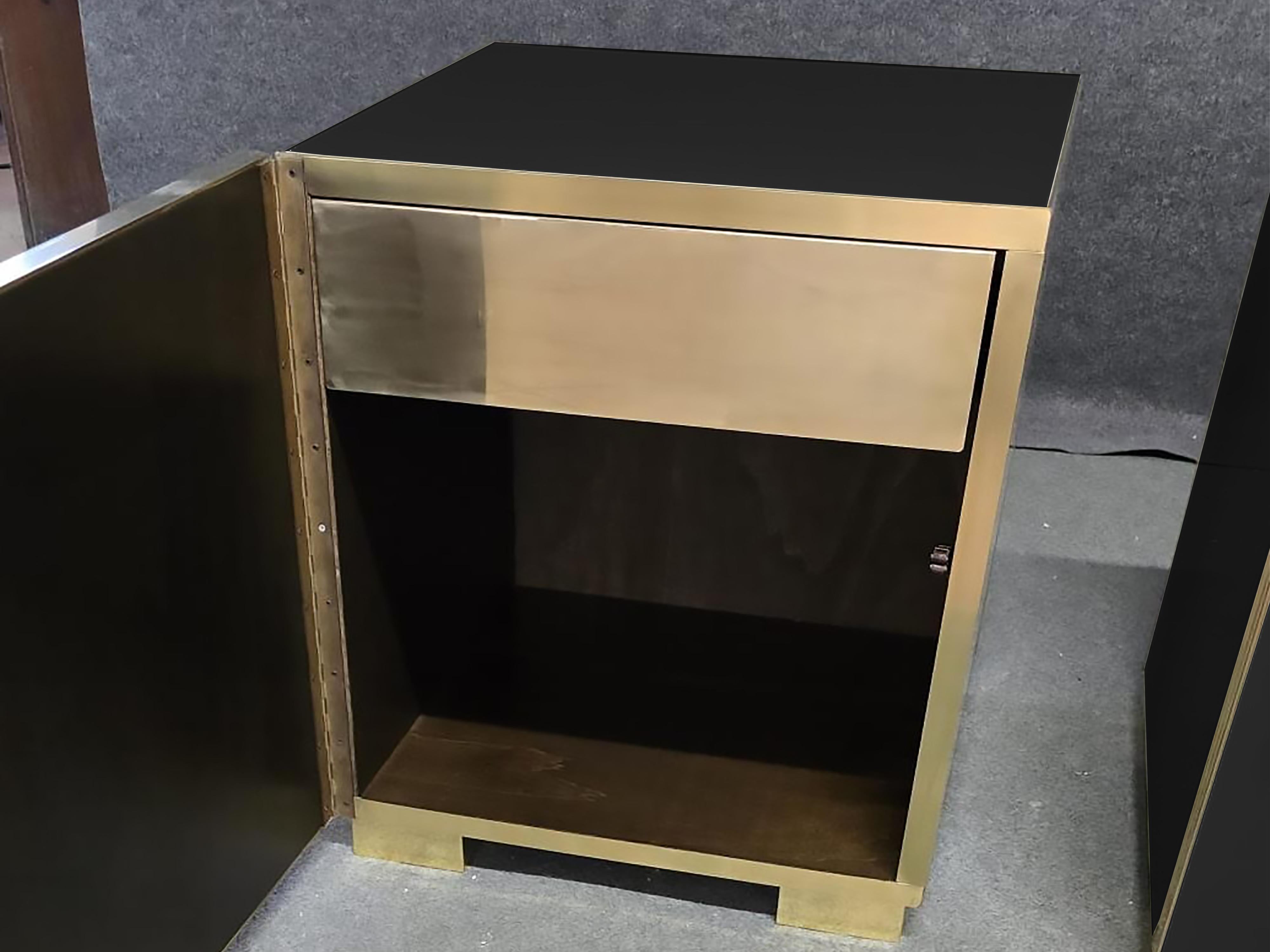 Art déco Amazing Black Murano Glass & Brass nightstands in Art Deco style Justfurnituress en vente