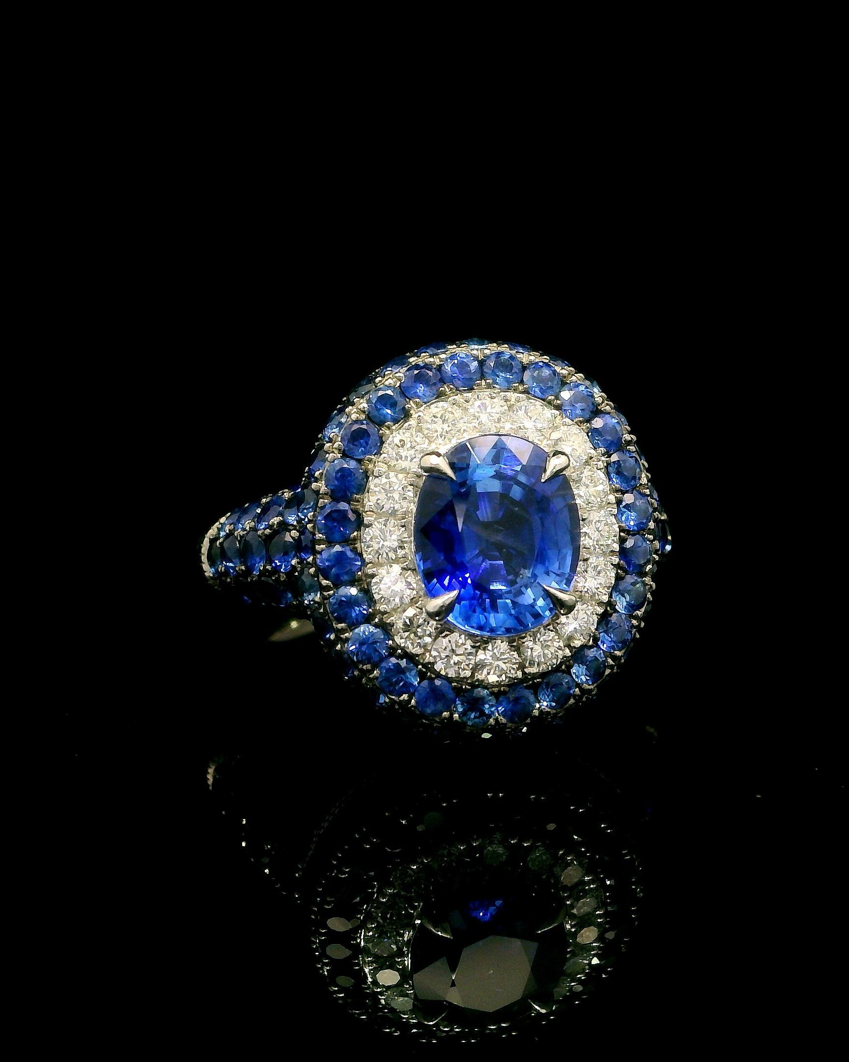 Art Déco Incredibile! Anello aureola con zaffiro blu! in vendita