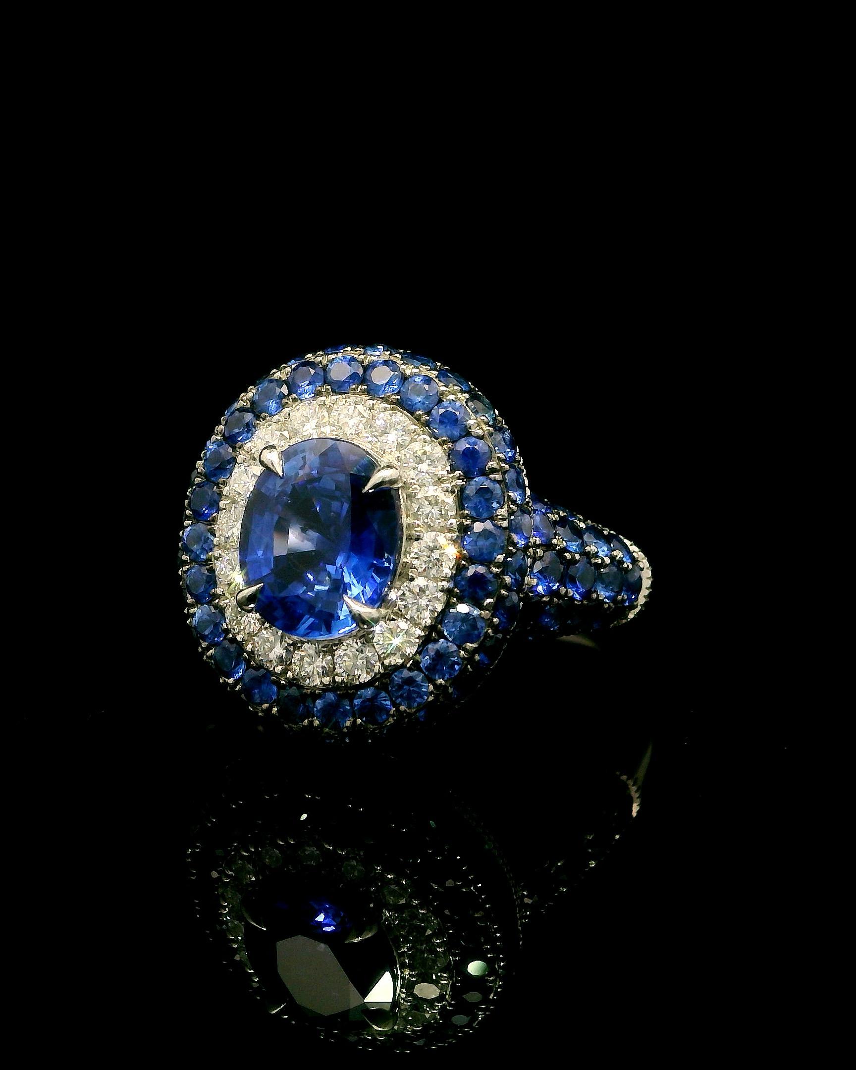 Incredibile! Anello aureola con zaffiro blu! in vendita 2