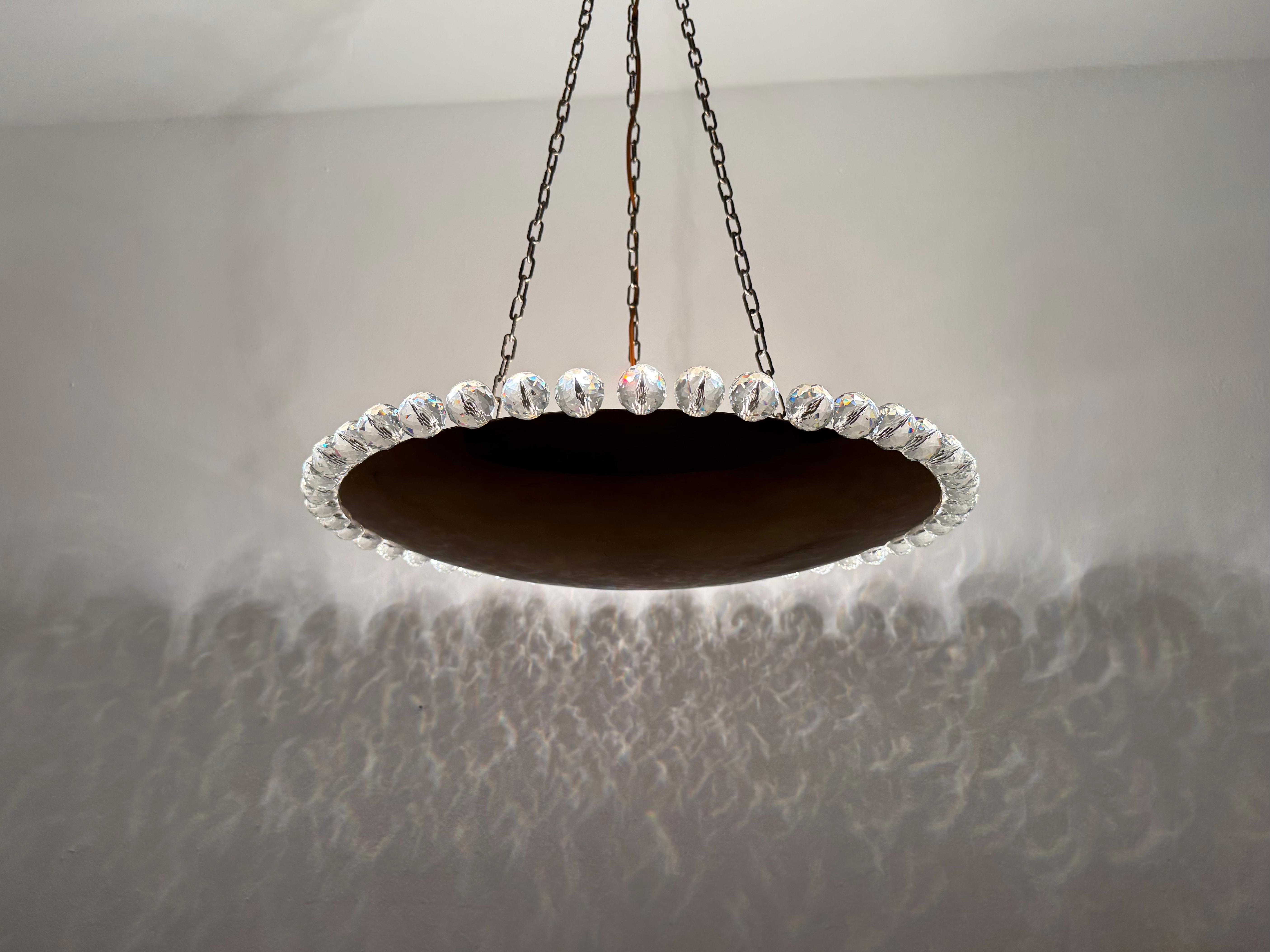 Incredibile lampada a sospensione in ottone con cristalli di Bakalowits in vendita 4
