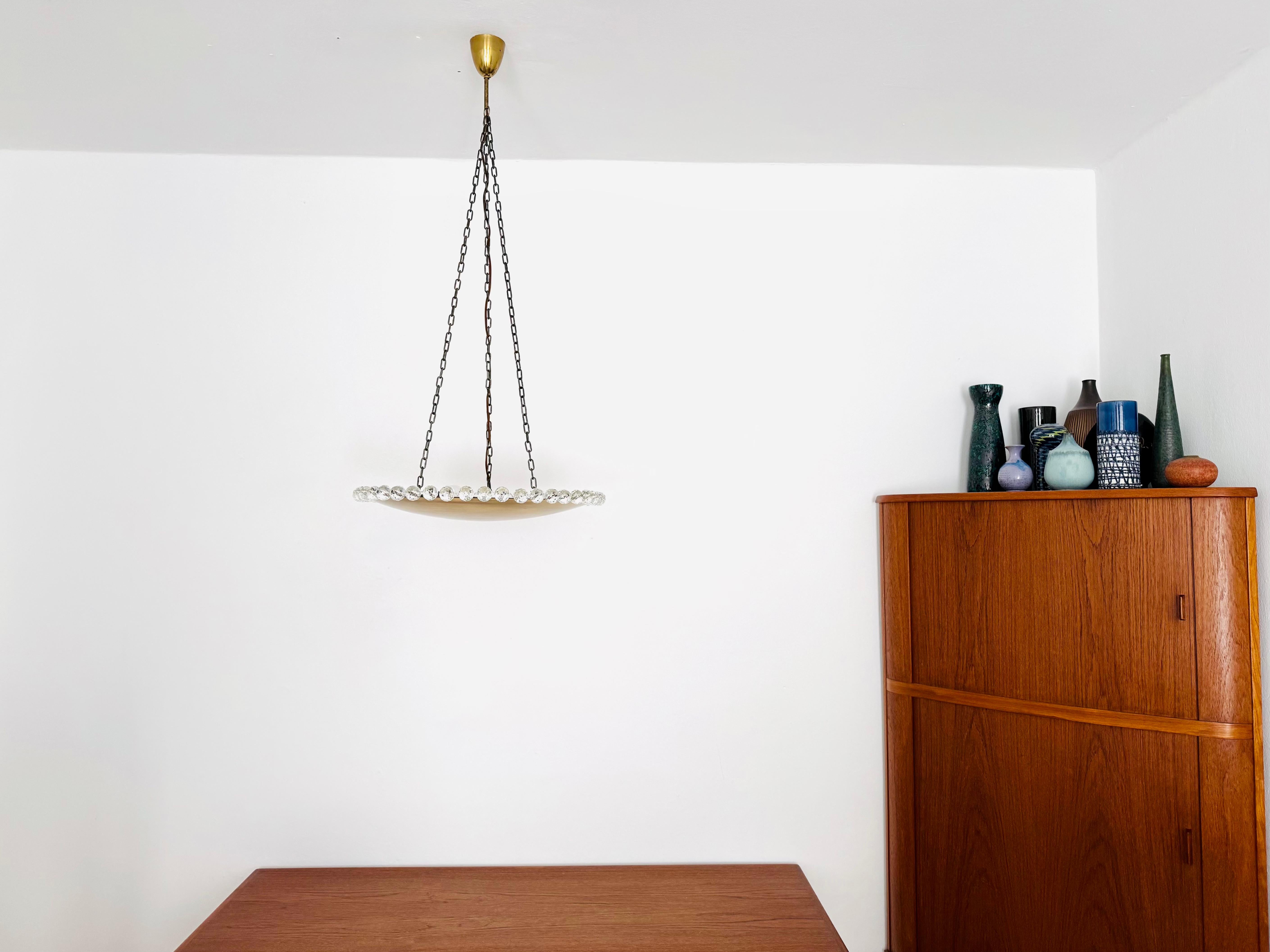 Incredibile lampada a sospensione in ottone con cristalli di Bakalowits In condizioni buone in vendita a München, DE