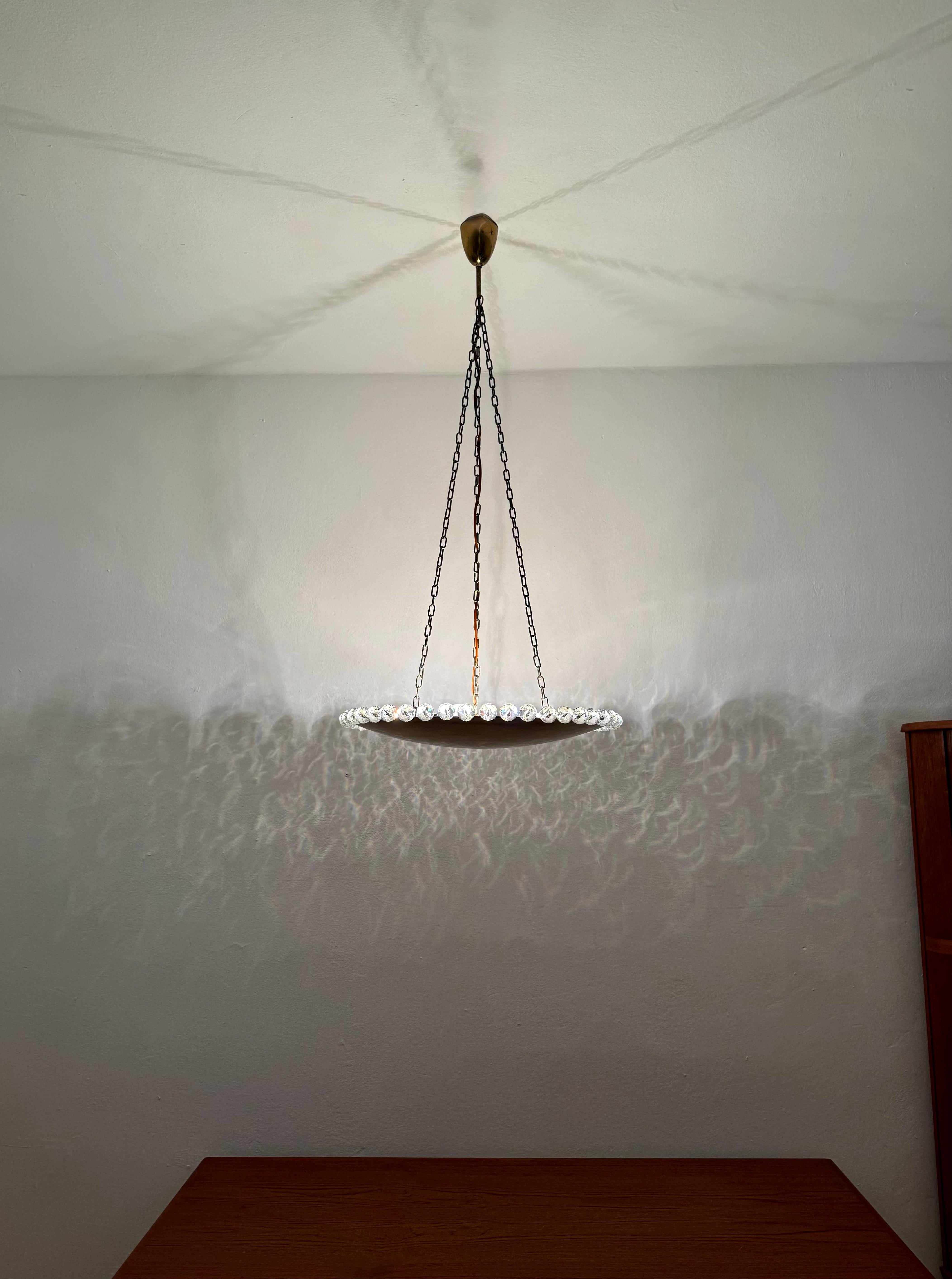 Incredibile lampada a sospensione in ottone con cristalli di Bakalowits in vendita 2