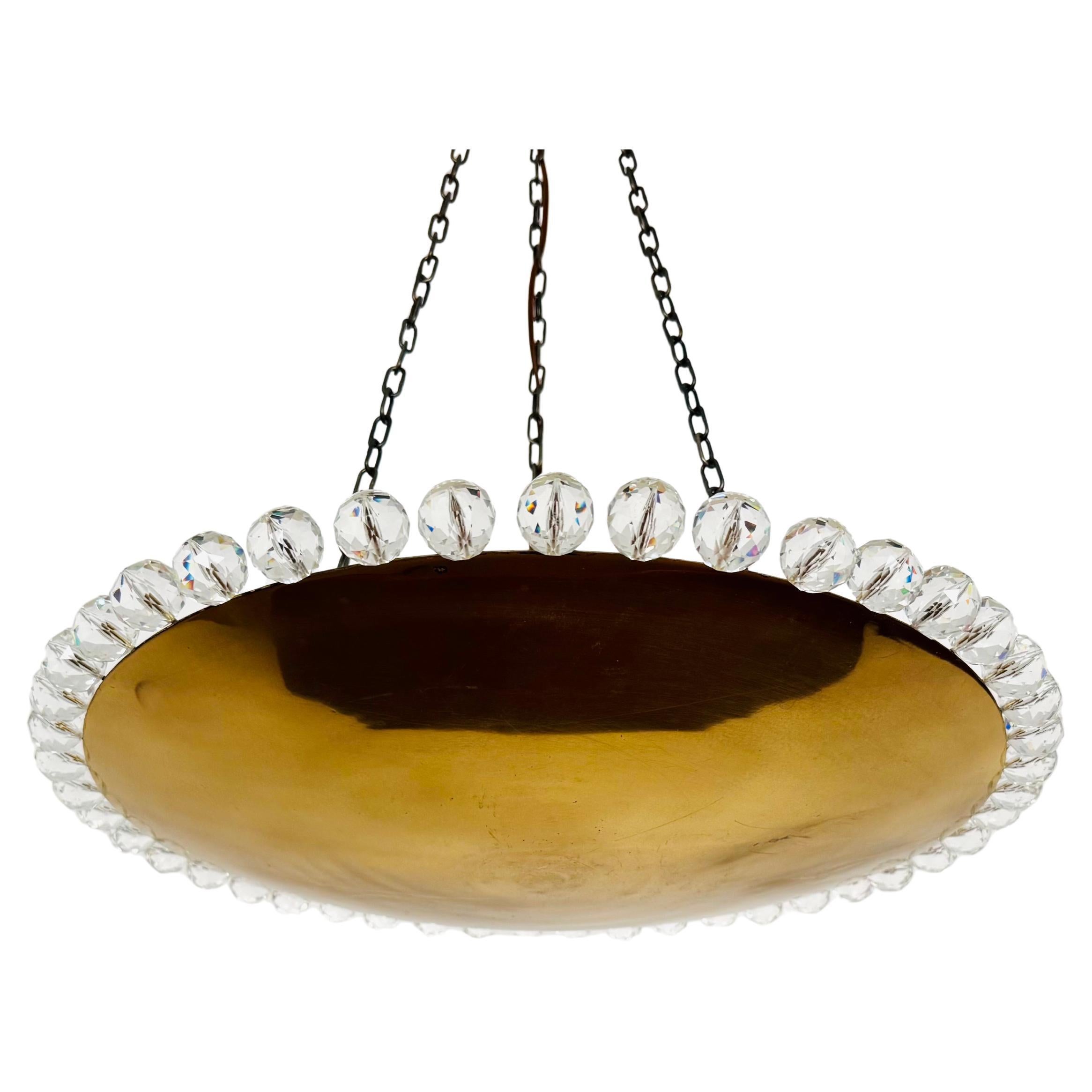 Incredibile lampada a sospensione in ottone con cristalli di Bakalowits in vendita